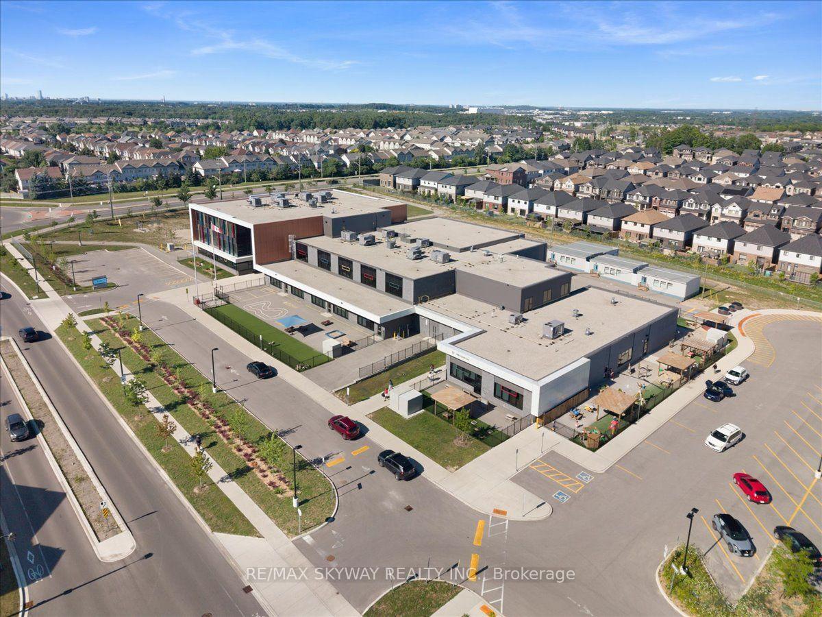 Photo 4 of 2 Georgina Street, Kitchener, Pioneer Park/Doon/Wyldwoods — HOMEH