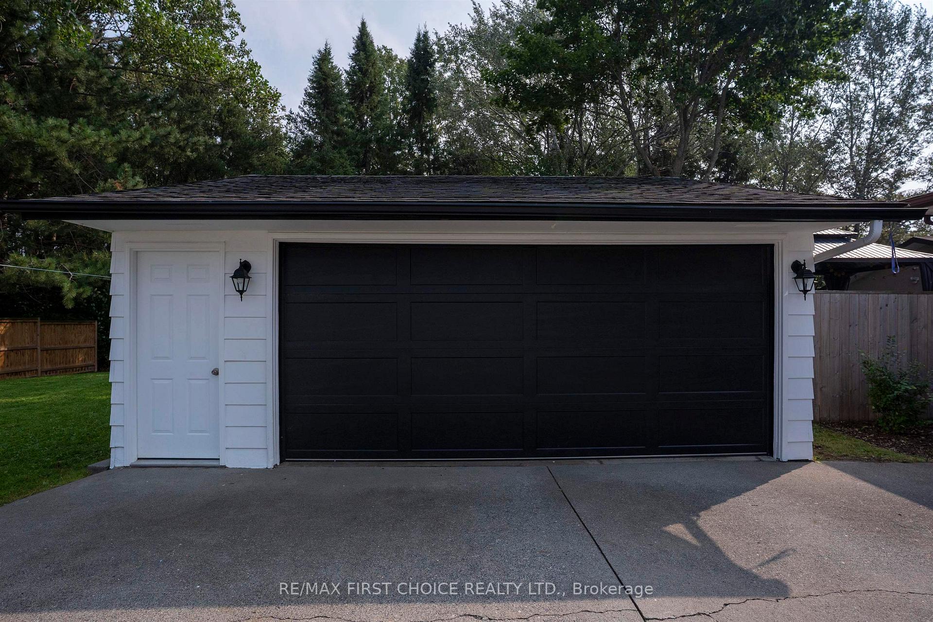Photo 2 of 556 Laurentian Drive, Thunder Bay, Northwood Park — HOMEH