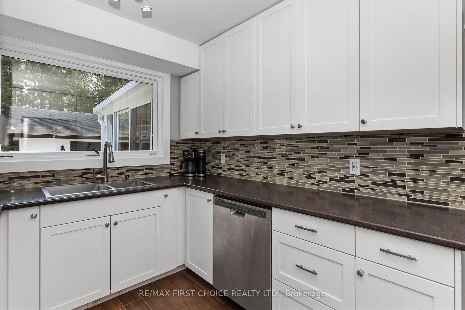 Photo 5 of 556 Laurentian Drive, Thunder Bay, Northwood Park — HOMEH