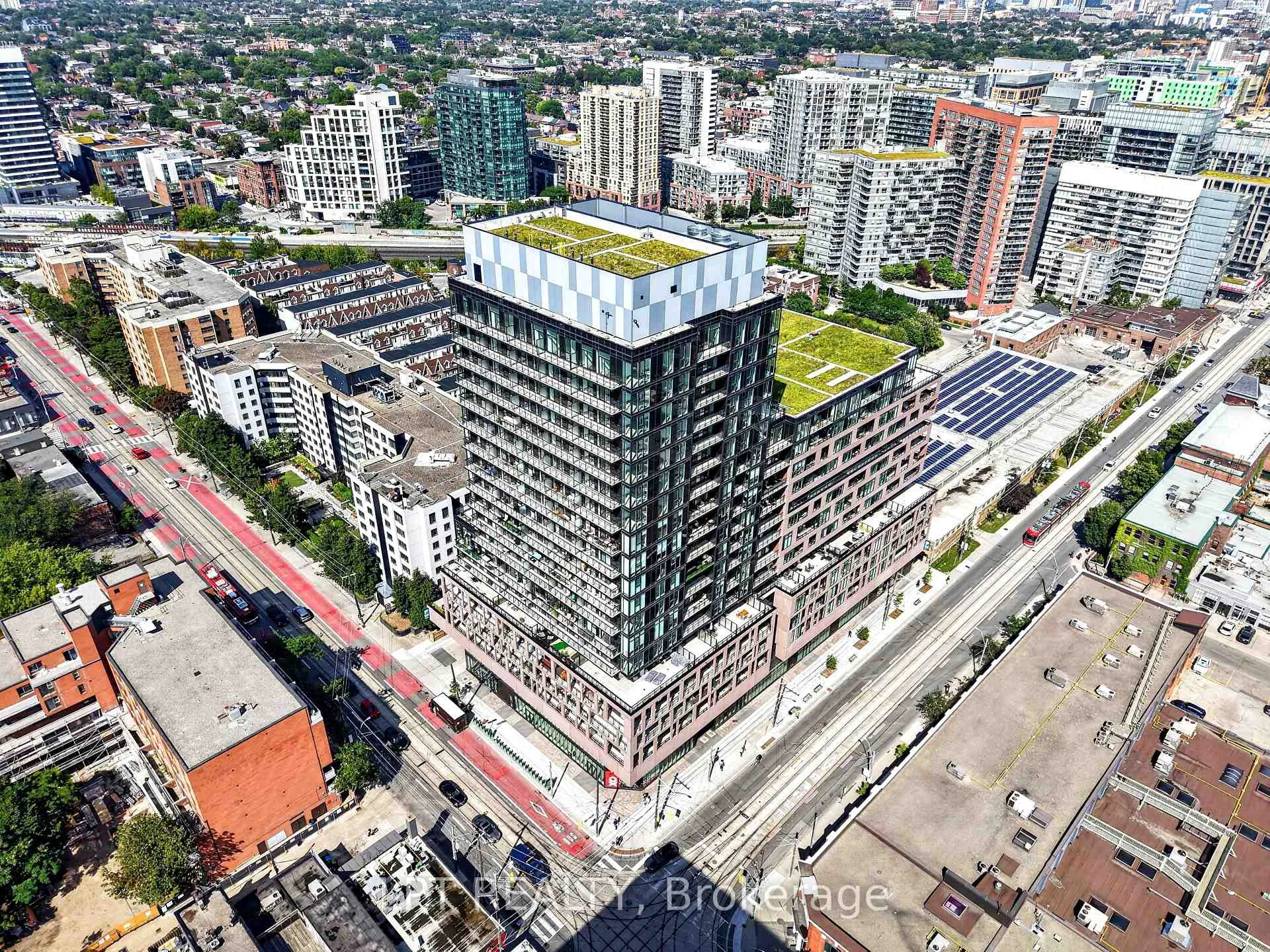 Front of Unit 609, 285 Dufferin Street