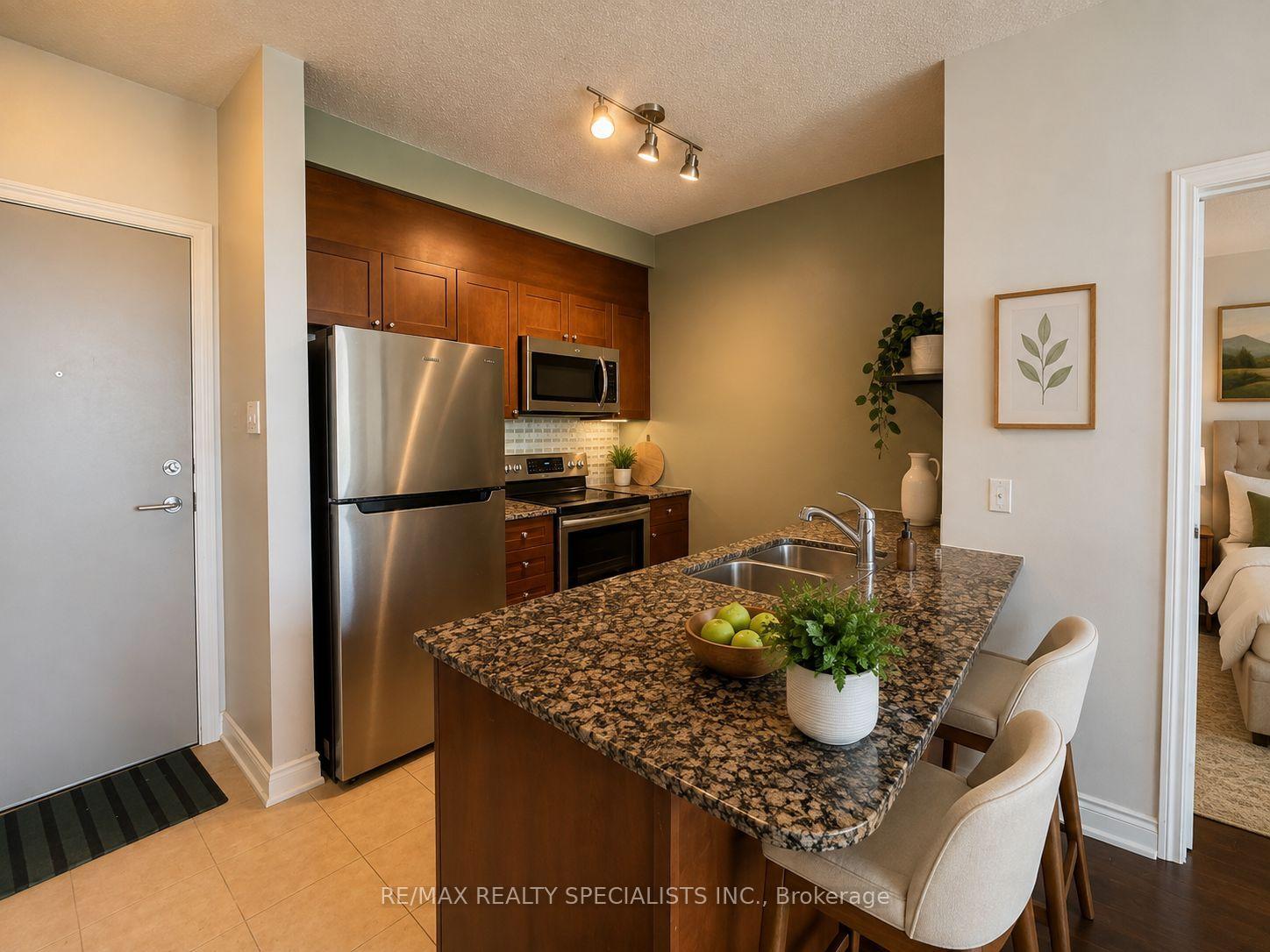 Photo 2 of Unit 306, 3525 Kariya Drive, Mississauga, Fairview — HOMEH