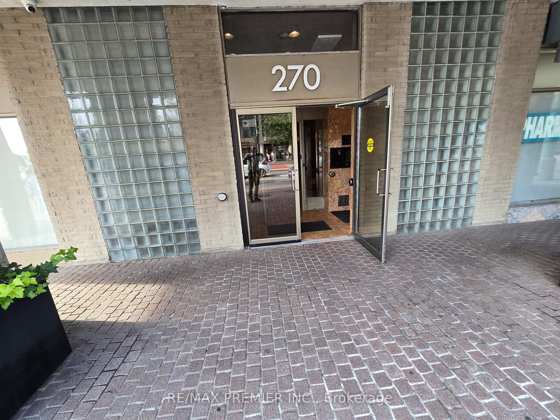 Photo 8 of Unit 1003, 270 Queens Quay W, Toronto, Waterfront Communities — HOMEH