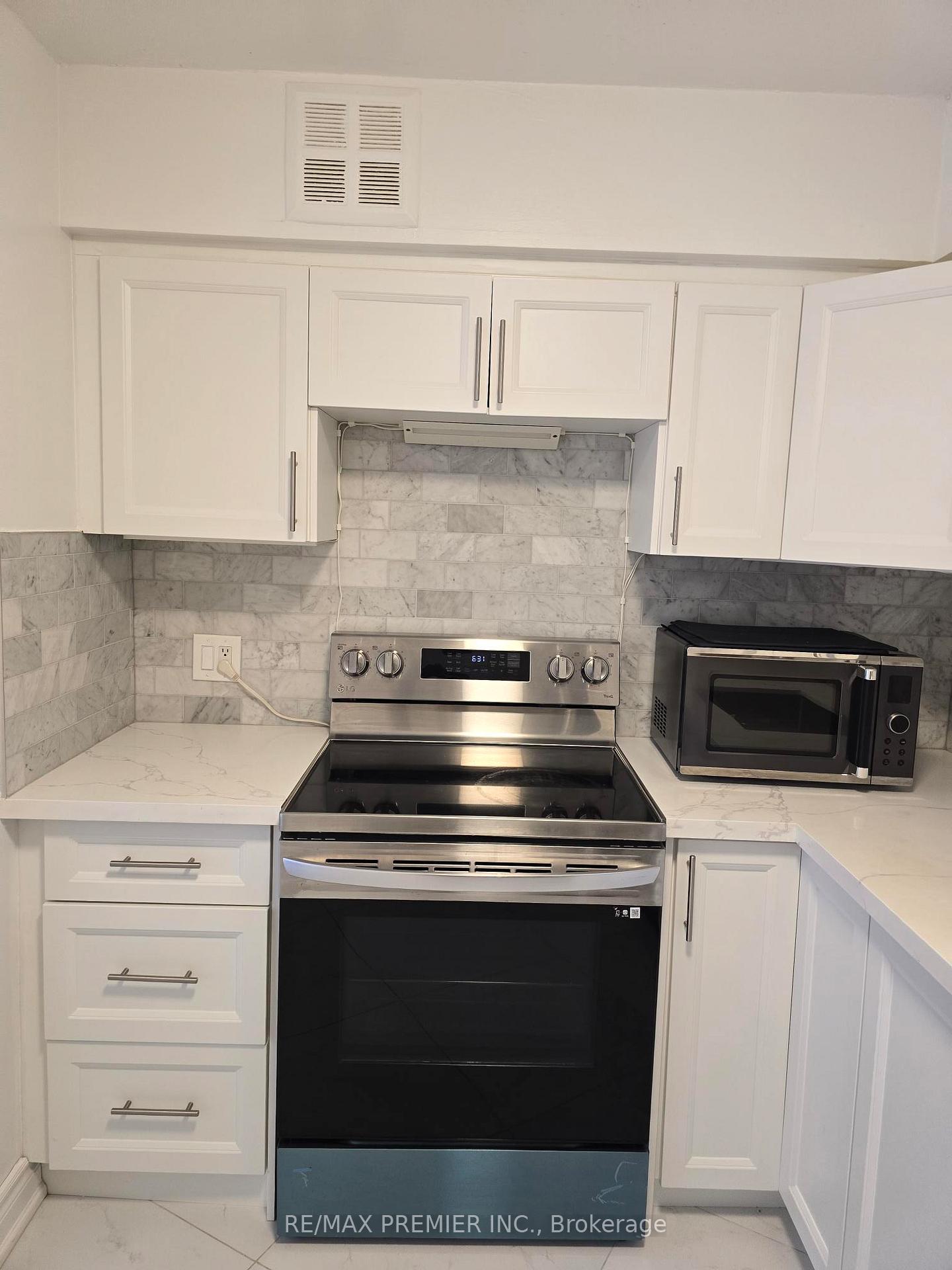 Photo 13 of Unit 1003, 270 Queens Quay W, Toronto, Waterfront Communities — HOMEH