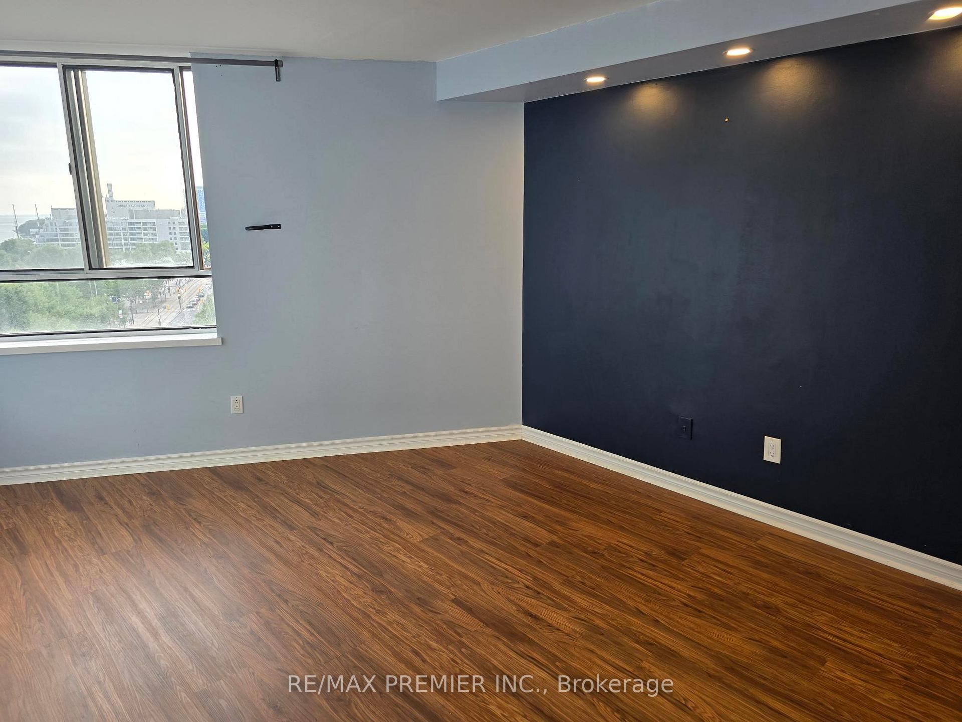 Photo 24 of Unit 1003, 270 Queens Quay W, Toronto, Waterfront Communities — HOMEH