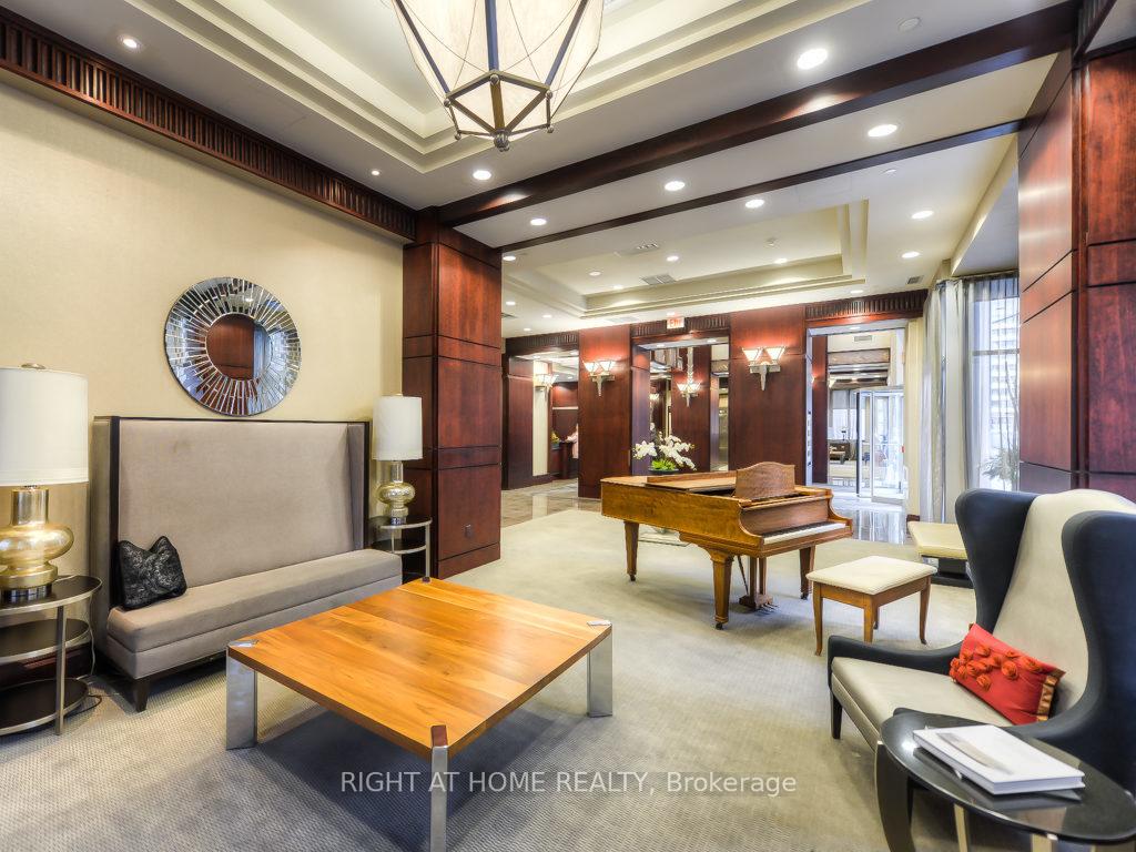 Photo 4 of Unit 1903, 35 Balmuto Street, Toronto, Bay Street Corridor — HOMEH