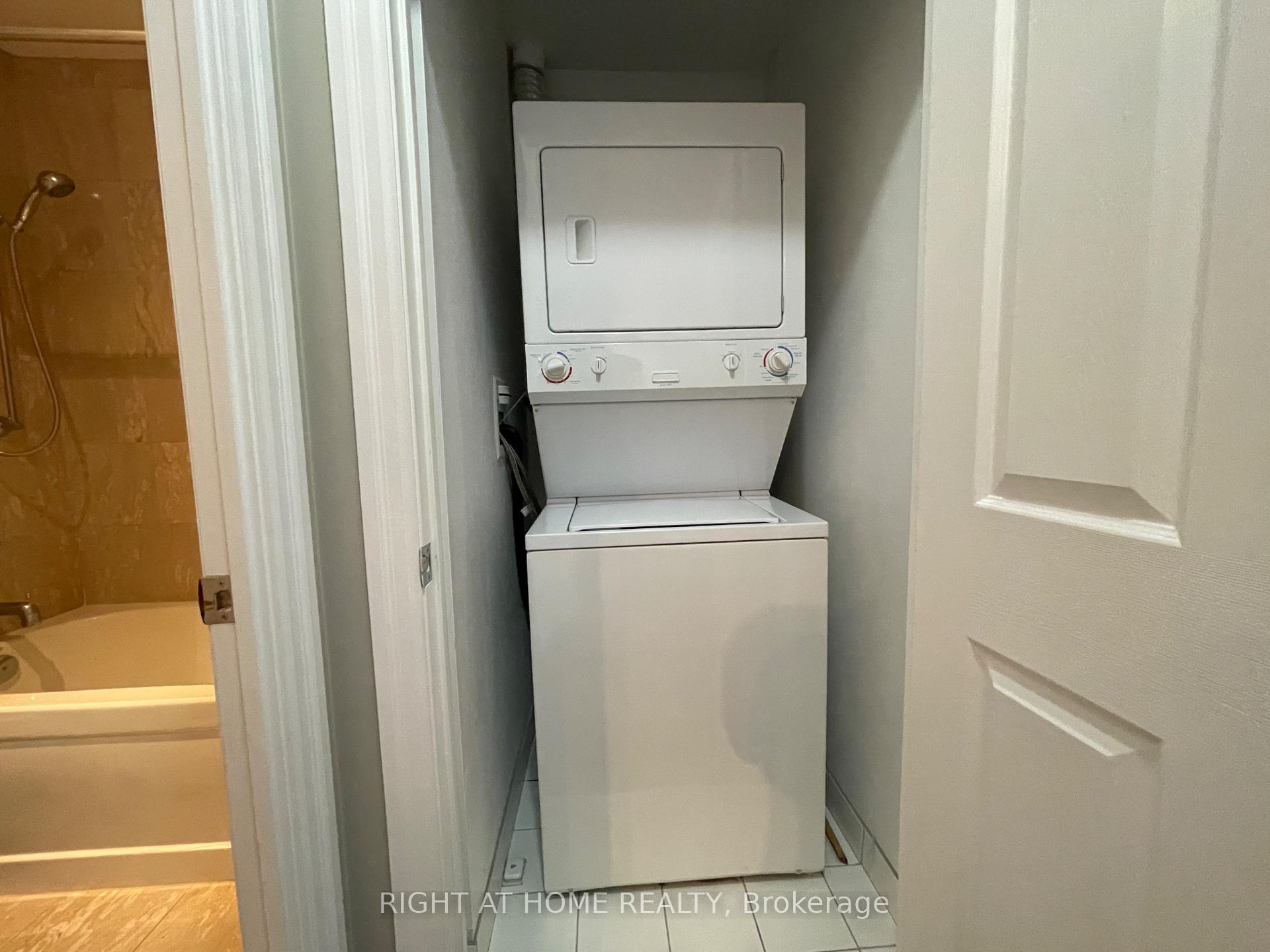 Photo 14 of Unit 1903, 35 Balmuto Street, Toronto, Bay Street Corridor — HOMEH