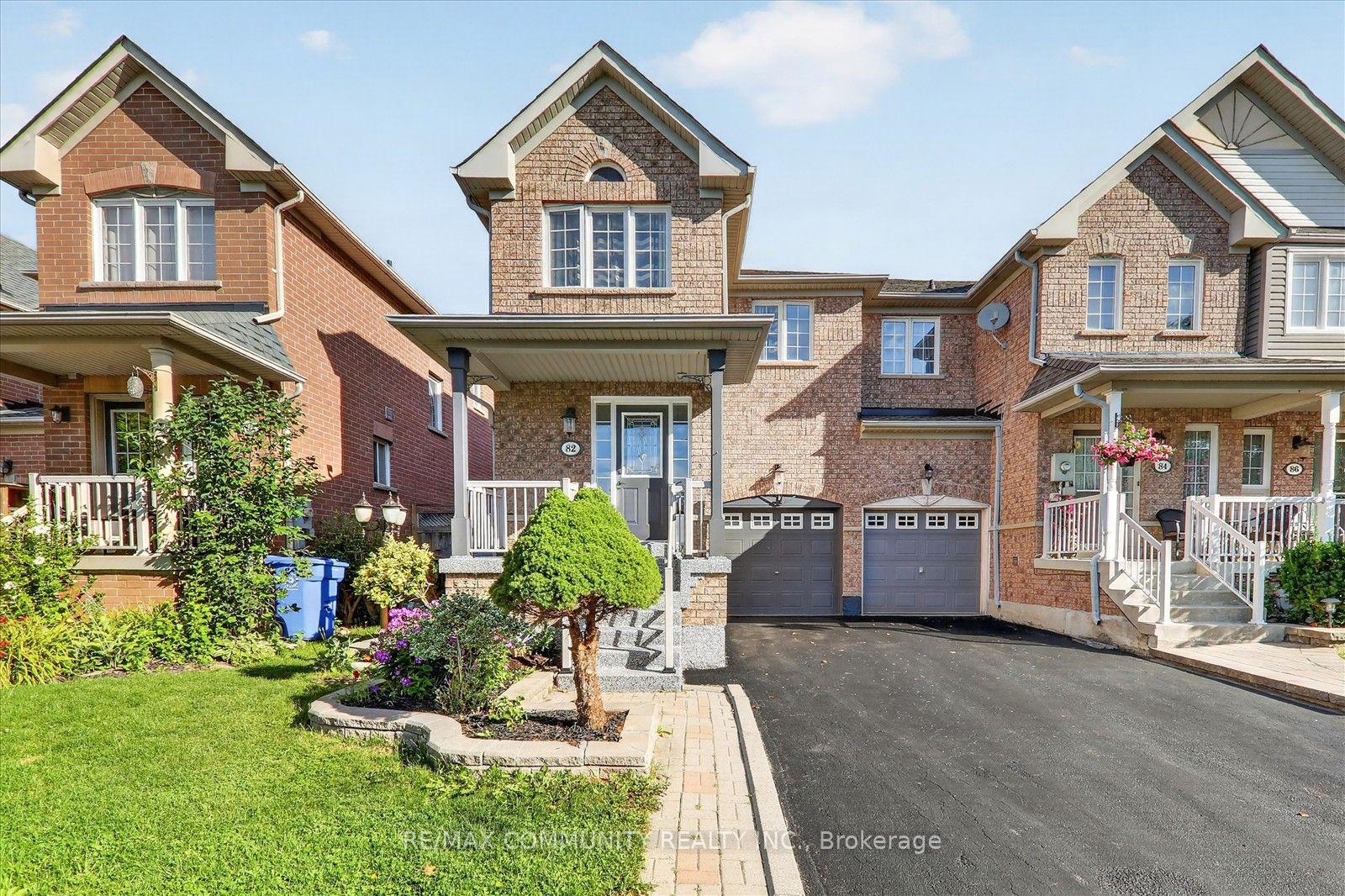 Photo 2 of 82 Burgess Crescent, Newmarket, Summerhill Estates — HOMEH