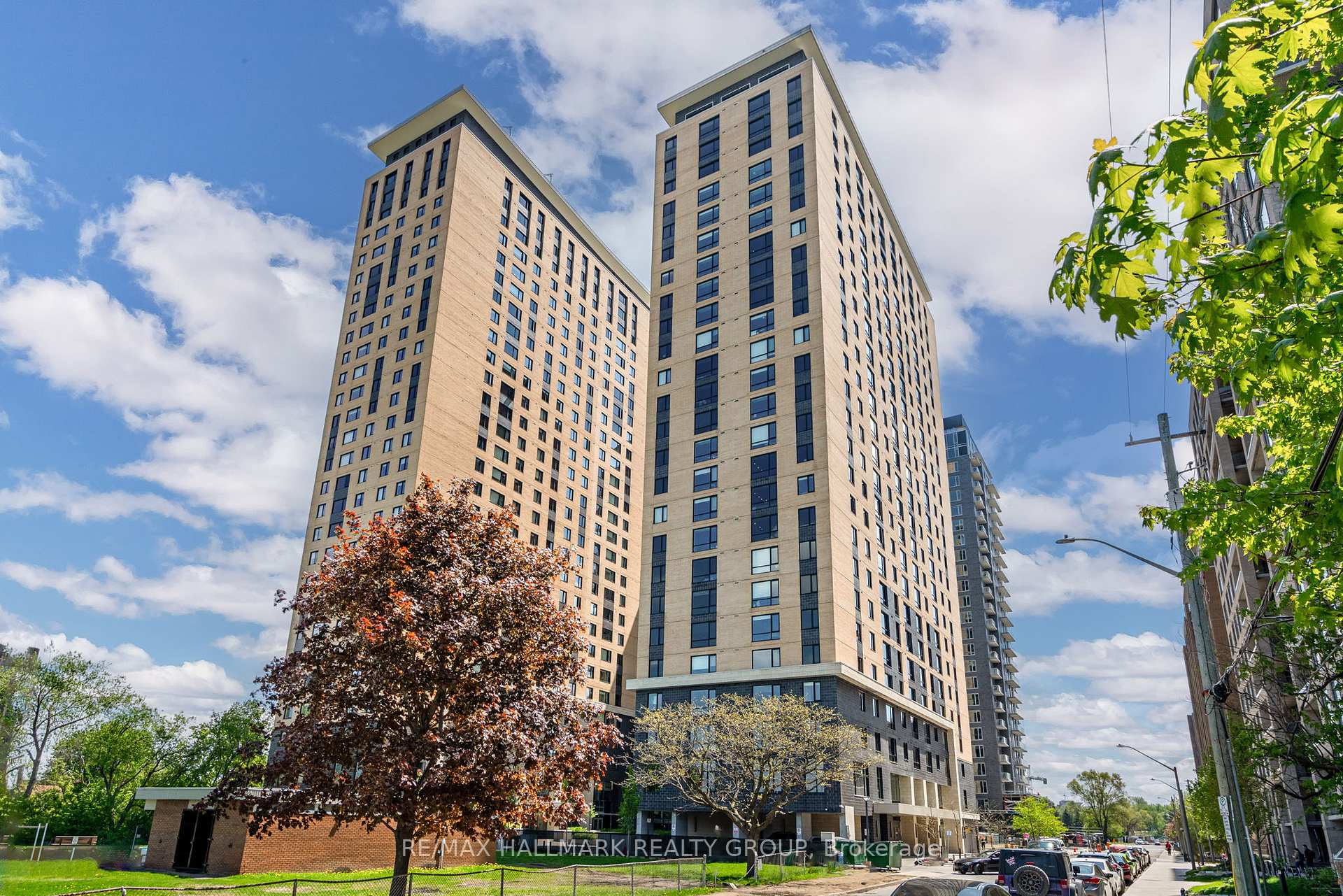 Front of Unit 615, 105 Champagne Avenue S
