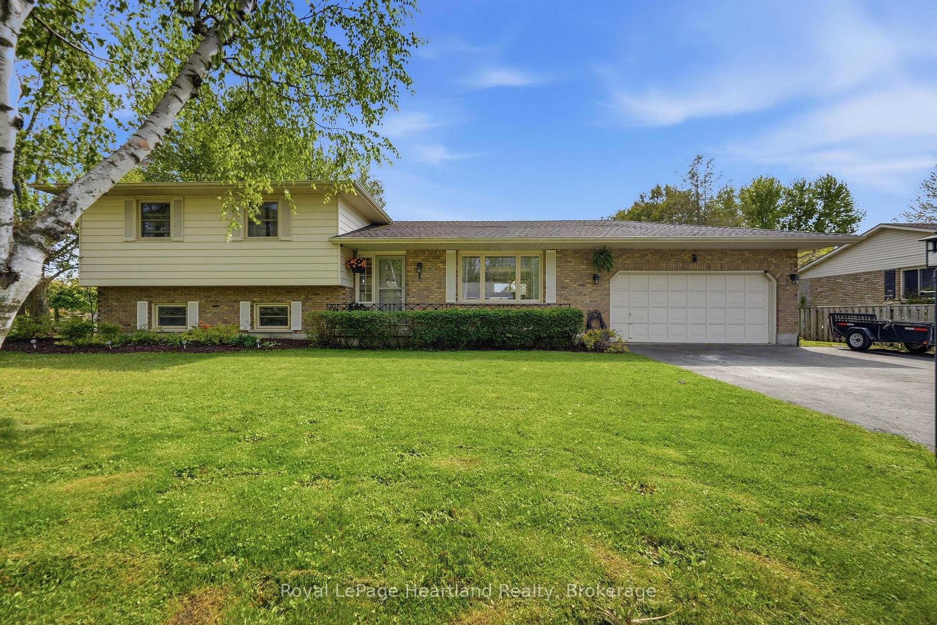 Photo of 36589 Dunlop Drive