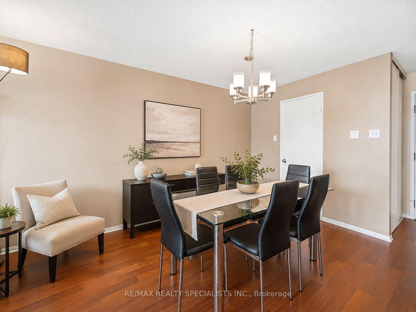 Photo 5 of Unit 404, 4205 Shipp Drive, Mississauga, City Centre — HOMEH