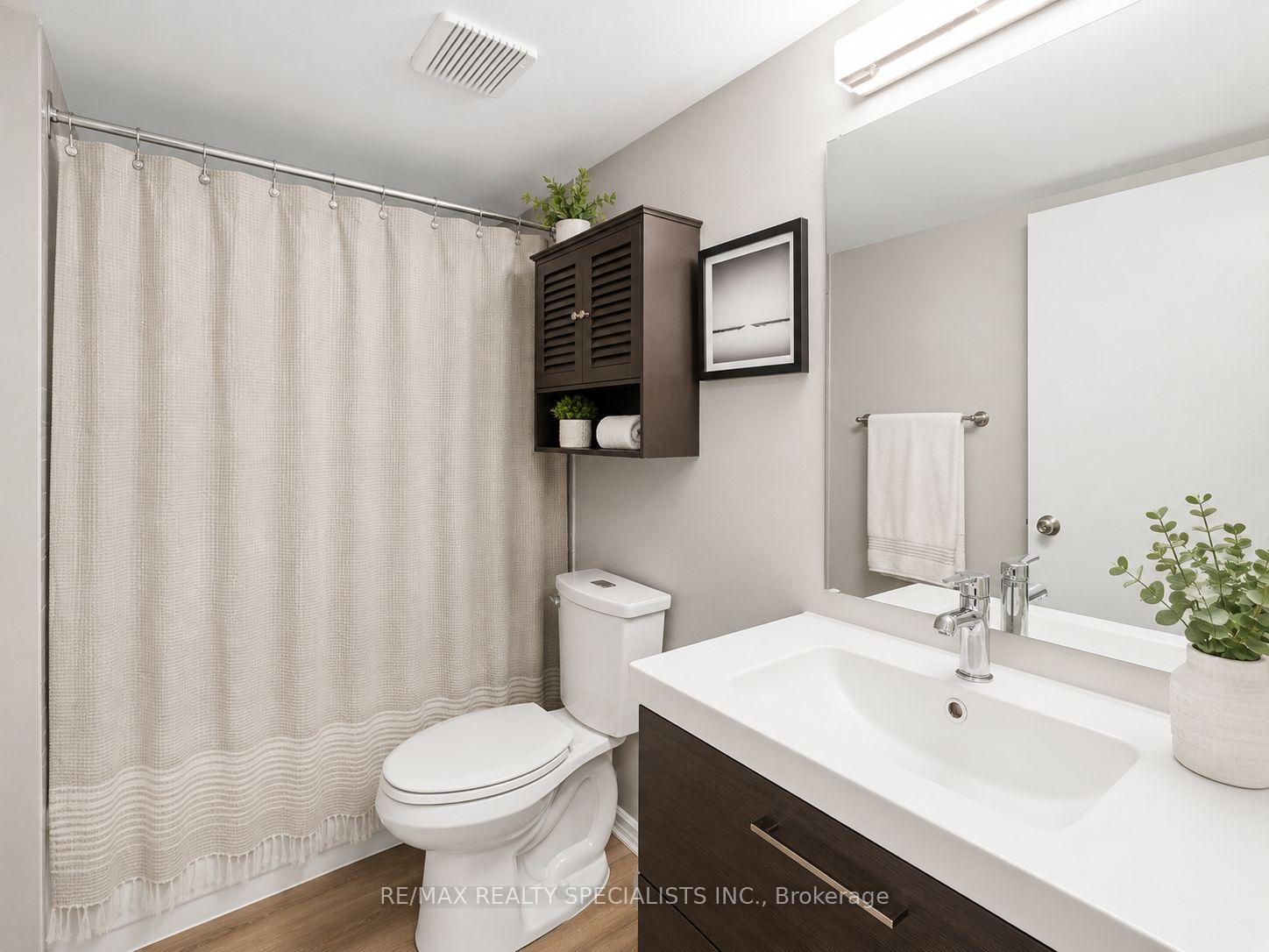 Photo 8 of Unit 404, 4205 Shipp Drive, Mississauga, City Centre — HOMEH