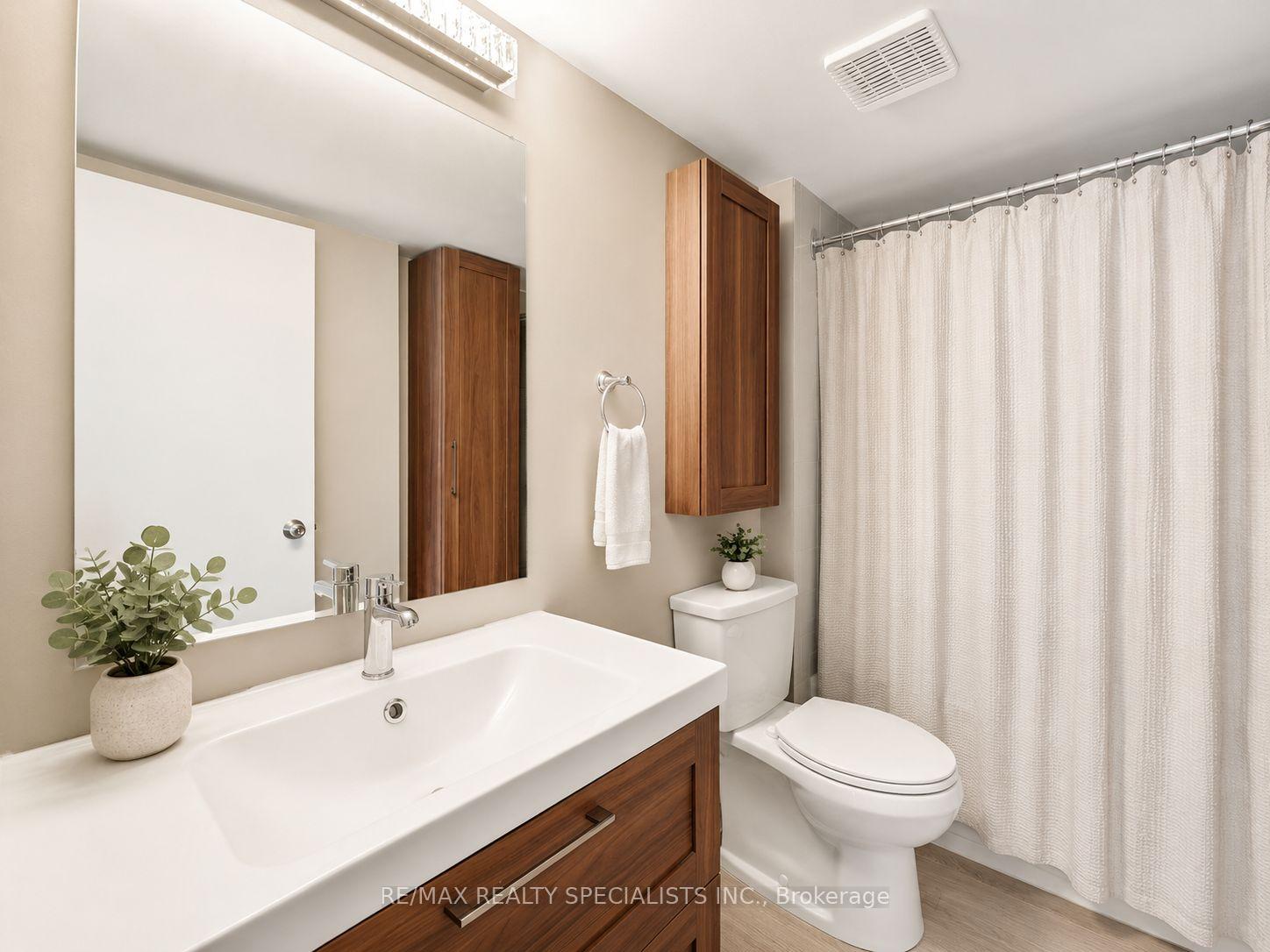 Photo 10 of Unit 404, 4205 Shipp Drive, Mississauga, City Centre — HOMEH