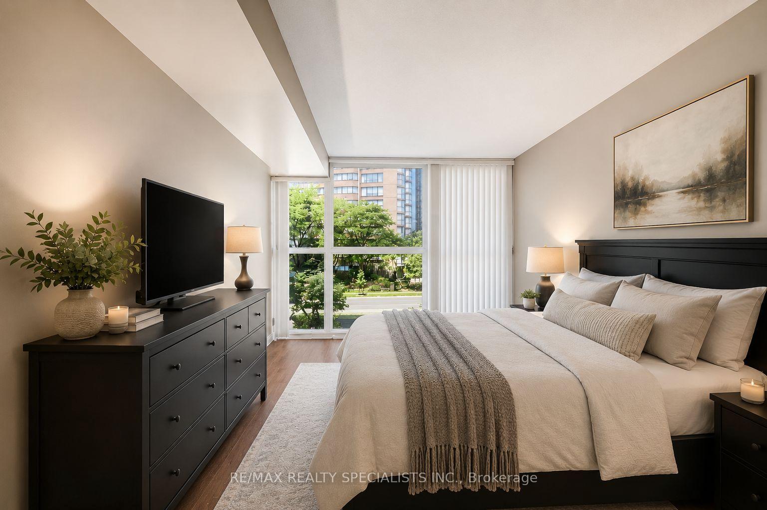 Photo 7 of Unit 404, 4205 Shipp Drive, Mississauga, City Centre — HOMEH