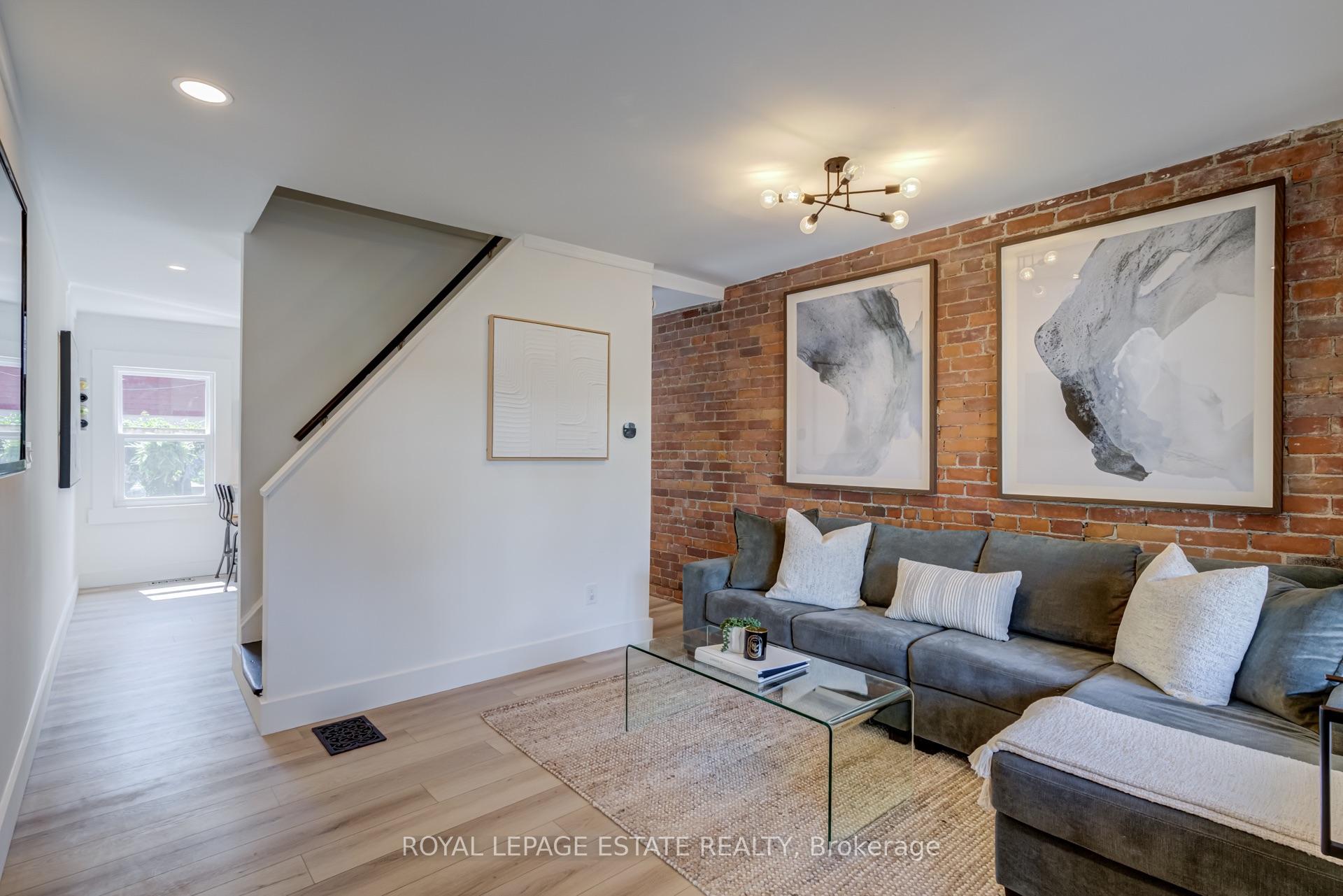 Photo 4 of 43 Fairford Avenue, Toronto, Greenwood-Coxwell — HOMEH