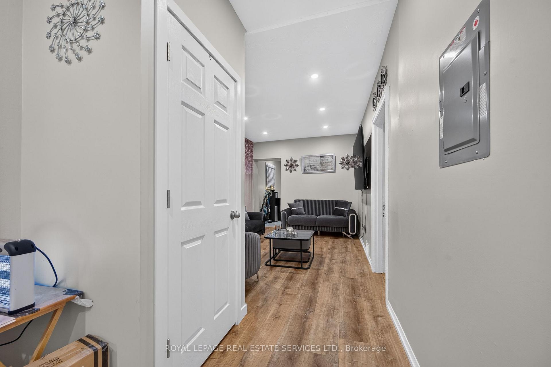 Photo 3 of 62 Erie Avenue, Hamilton, Stinson — HOMEH