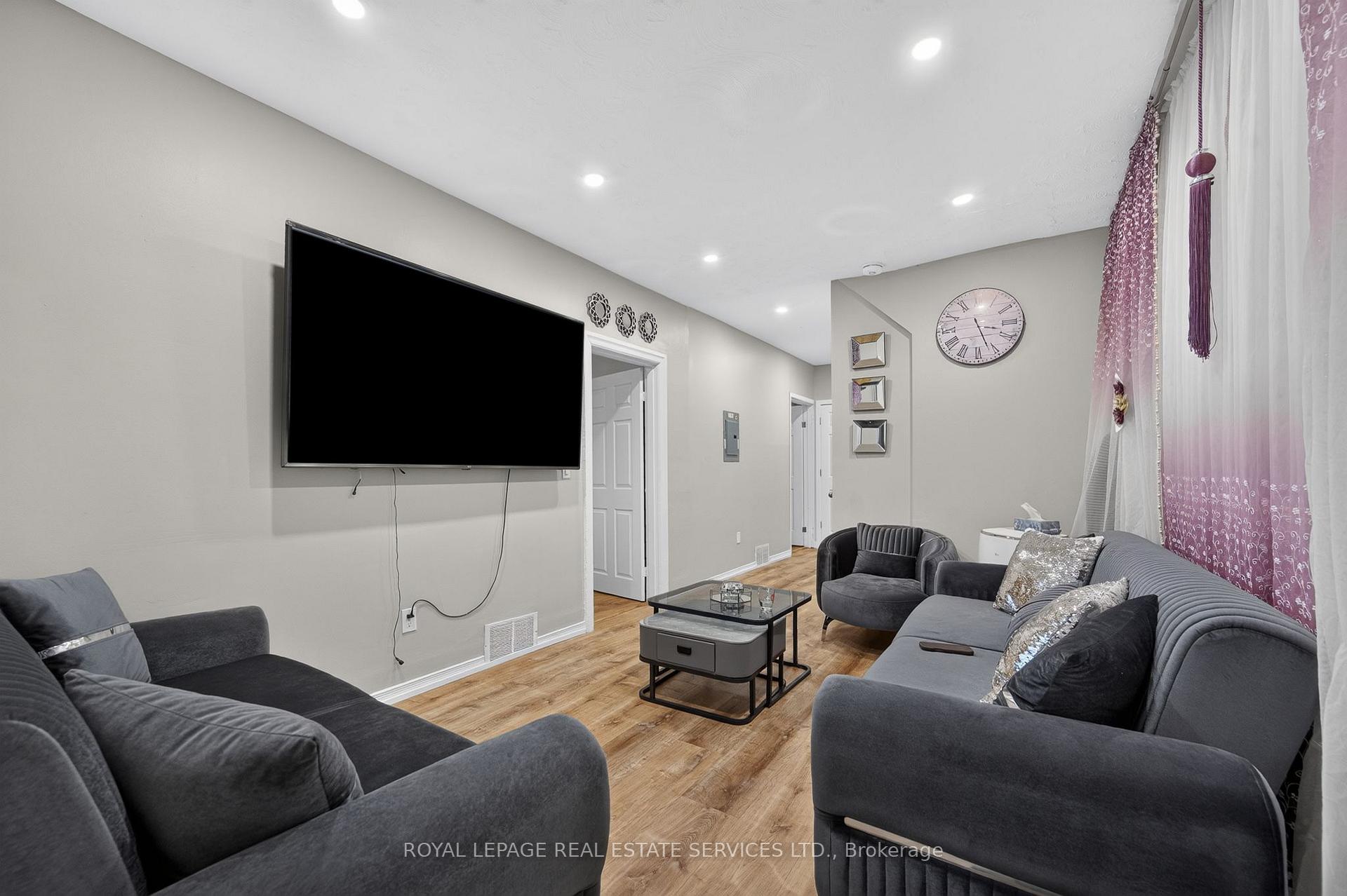 Photo 4 of 62 Erie Avenue, Hamilton, Stinson — HOMEH