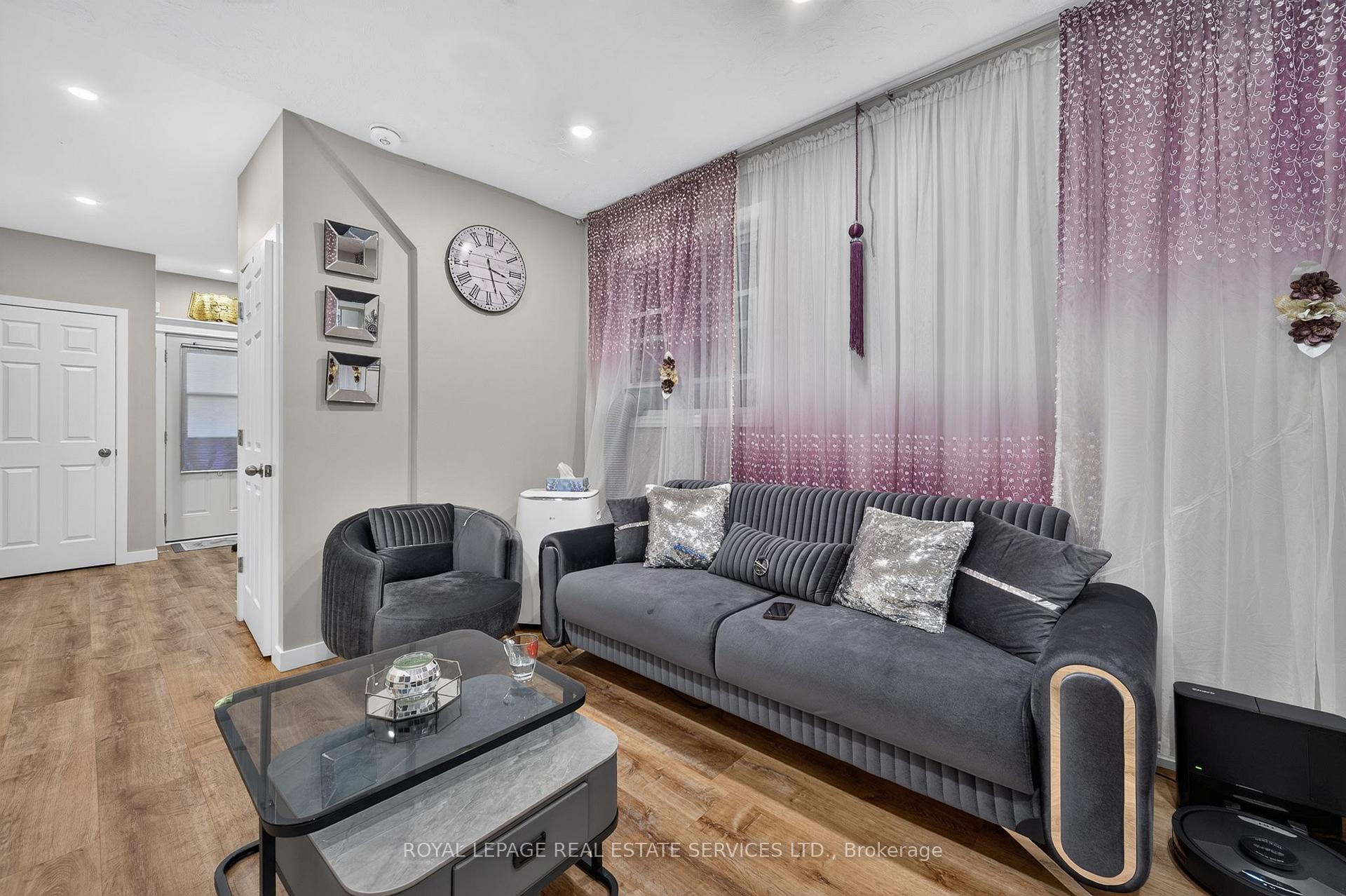 Photo 5 of 62 Erie Avenue, Hamilton, Stinson — HOMEH