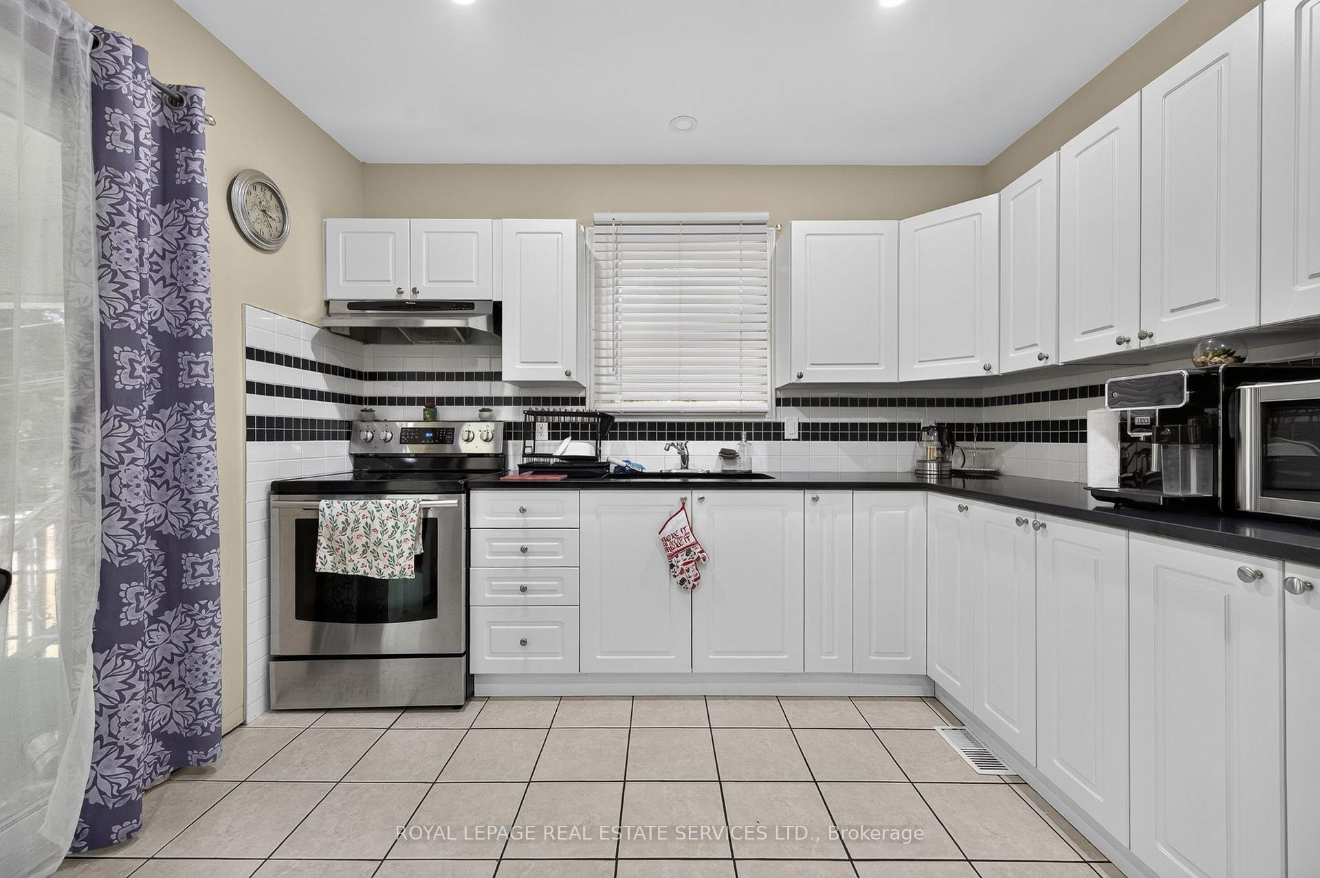 Photo 6 of 62 Erie Avenue, Hamilton, Stinson — HOMEH