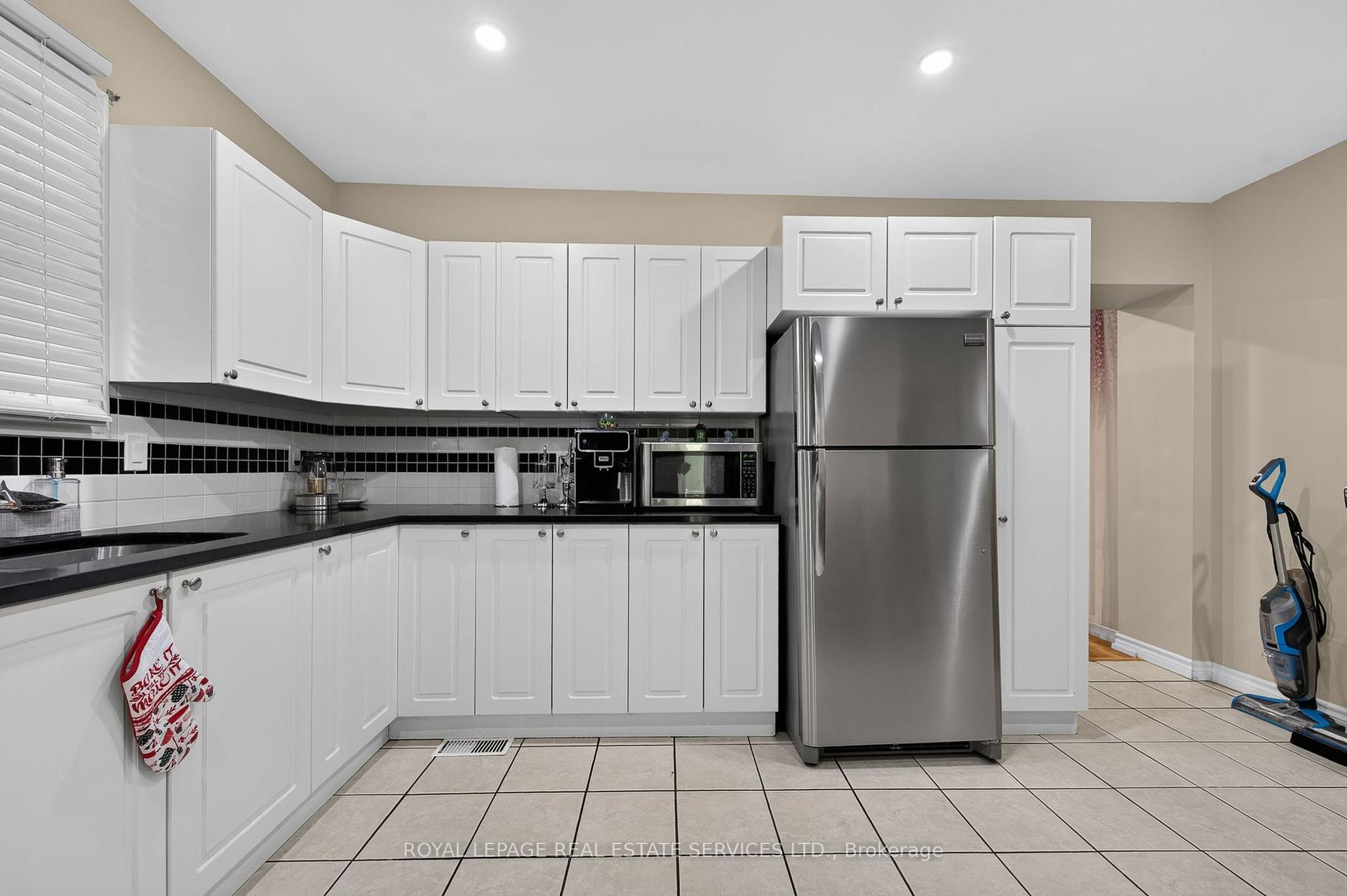 Photo 7 of 62 Erie Avenue, Hamilton, Stinson — HOMEH