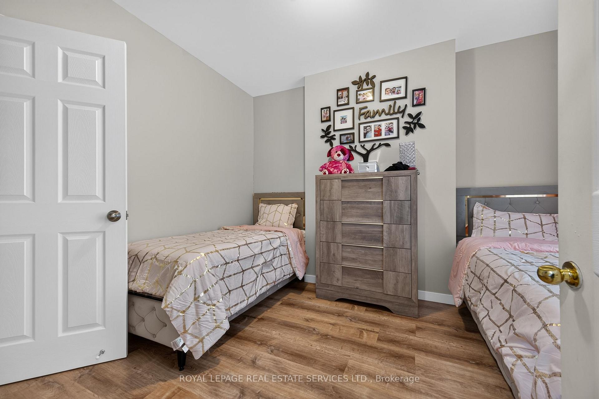 Photo 9 of 62 Erie Avenue, Hamilton, Stinson — HOMEH