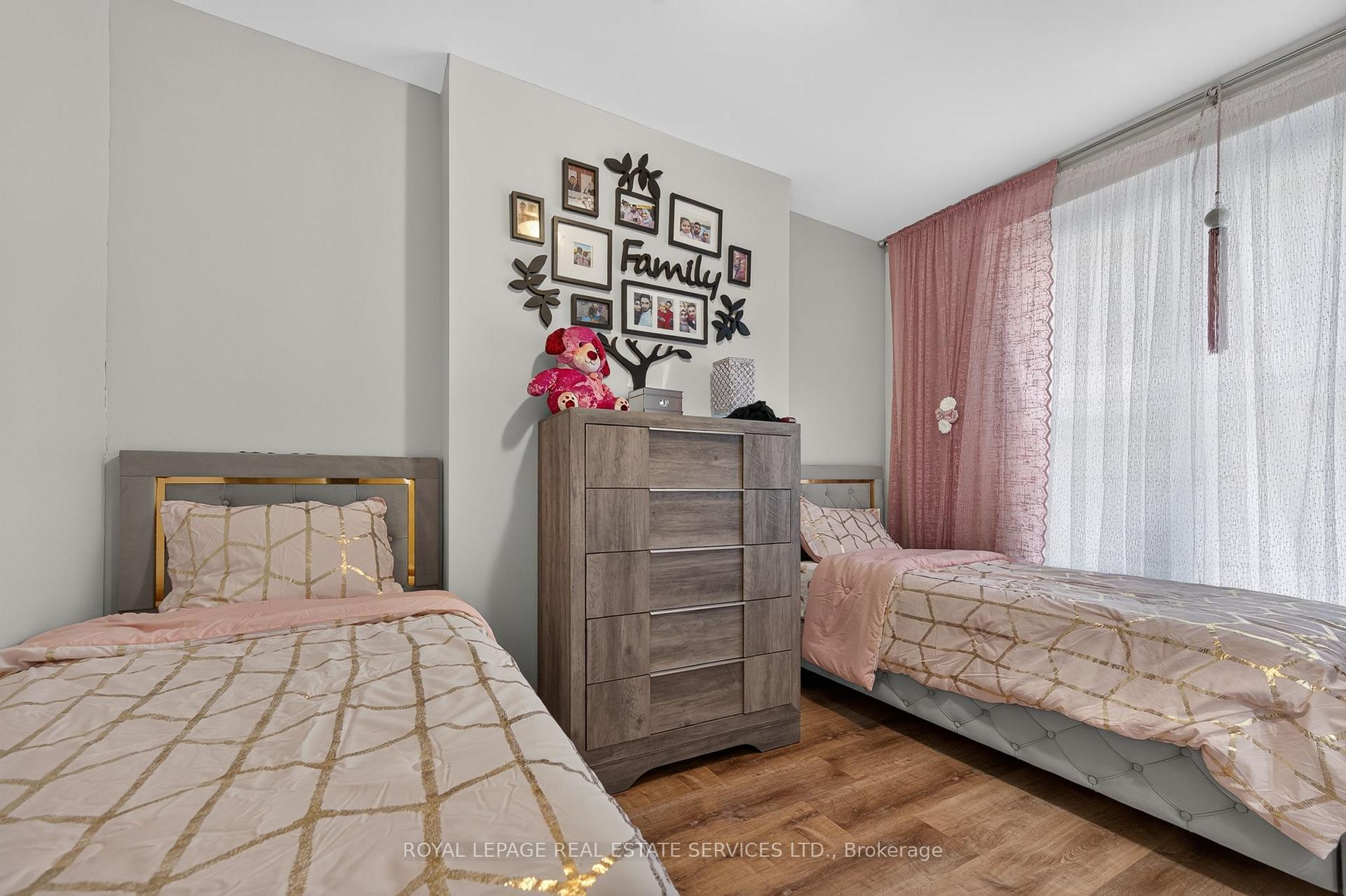 Photo 10 of 62 Erie Avenue, Hamilton, Stinson — HOMEH