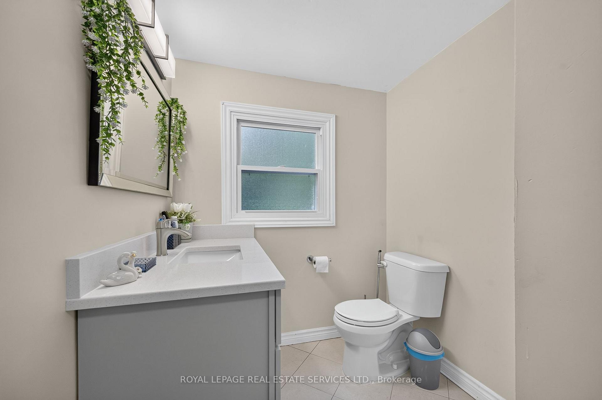 Photo 12 of 62 Erie Avenue, Hamilton, Stinson — HOMEH