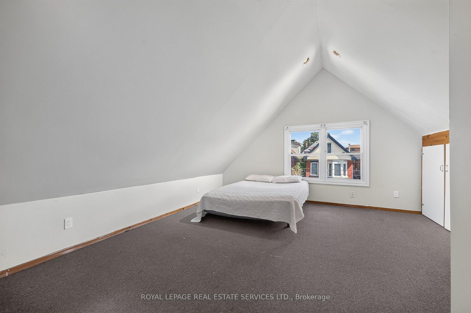 Photo 23 of 62 Erie Avenue, Hamilton, Stinson — HOMEH