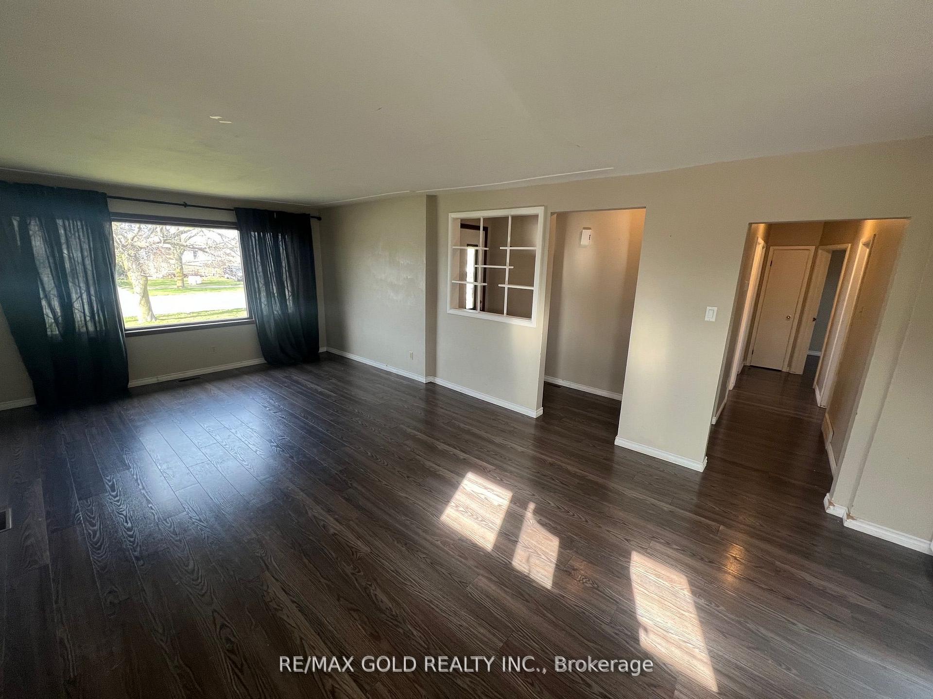 Photo 7 of 979 Wellington Street, Sarnia — HOMEH