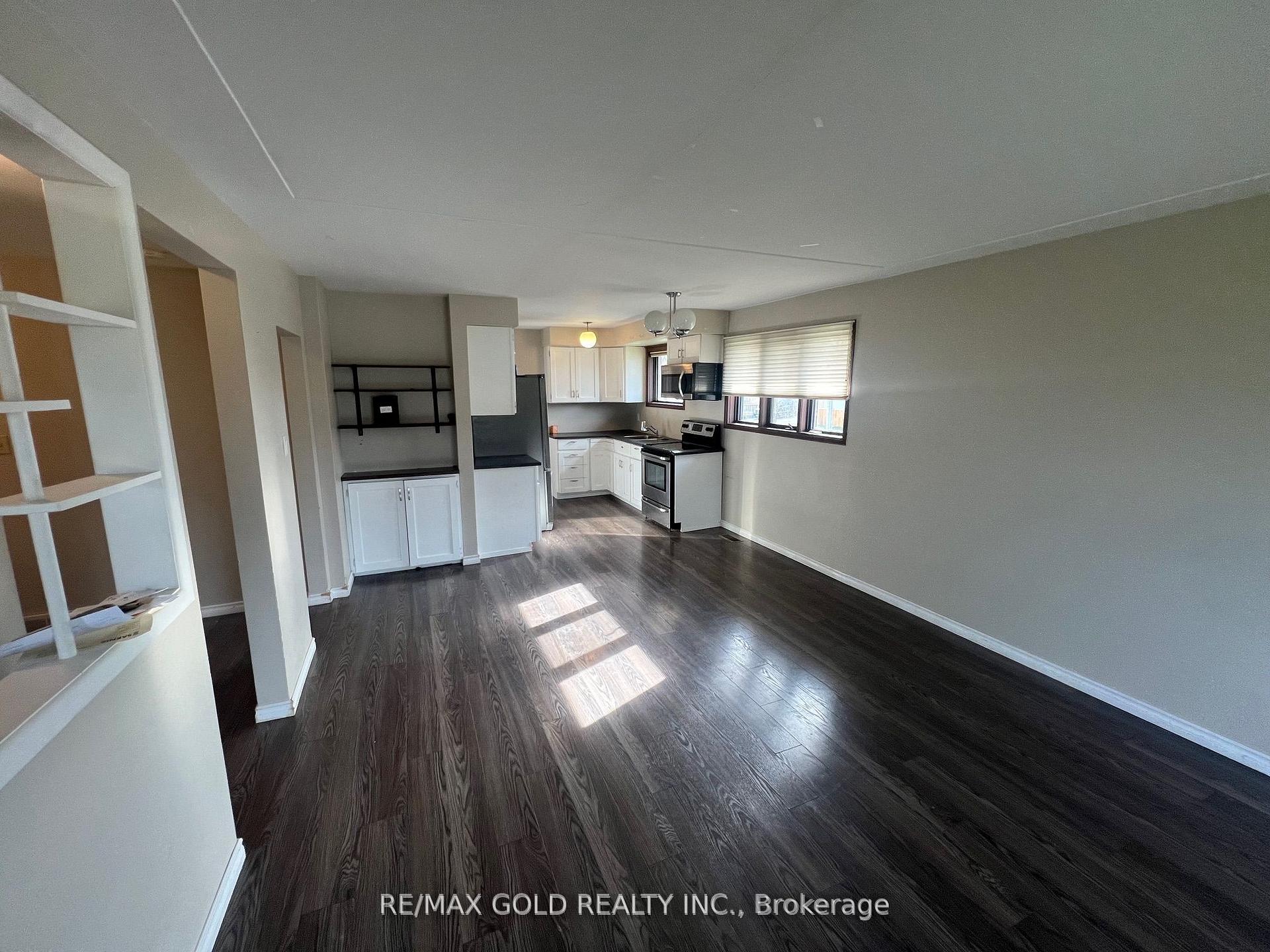 Photo 8 of 979 Wellington Street, Sarnia — HOMEH