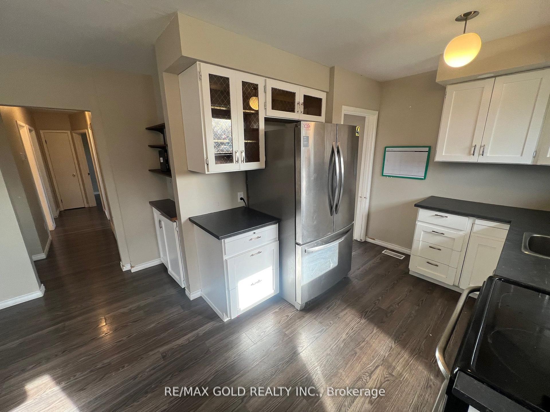 Photo 12 of 979 Wellington Street, Sarnia — HOMEH