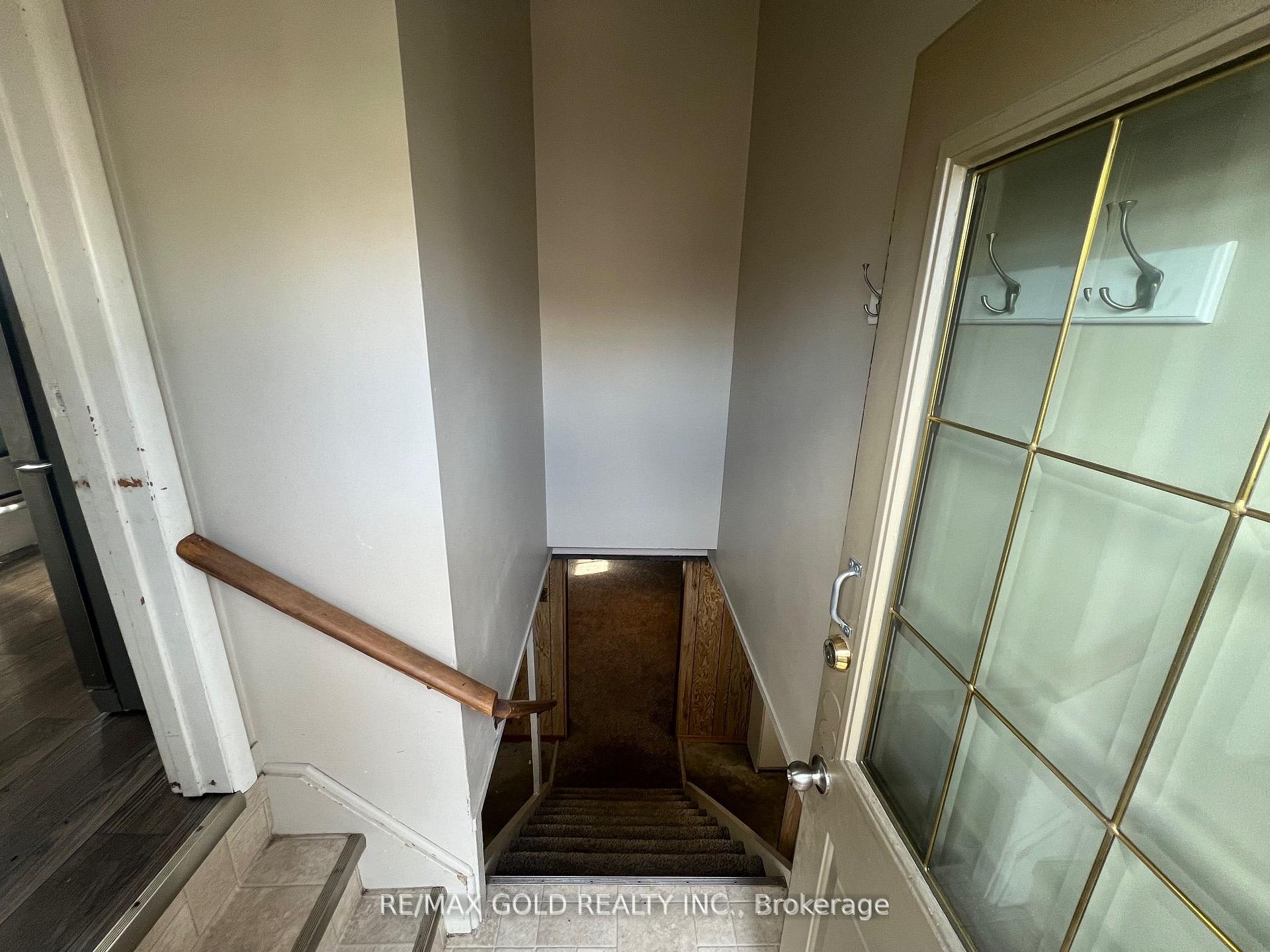 Photo 13 of 979 Wellington Street, Sarnia — HOMEH