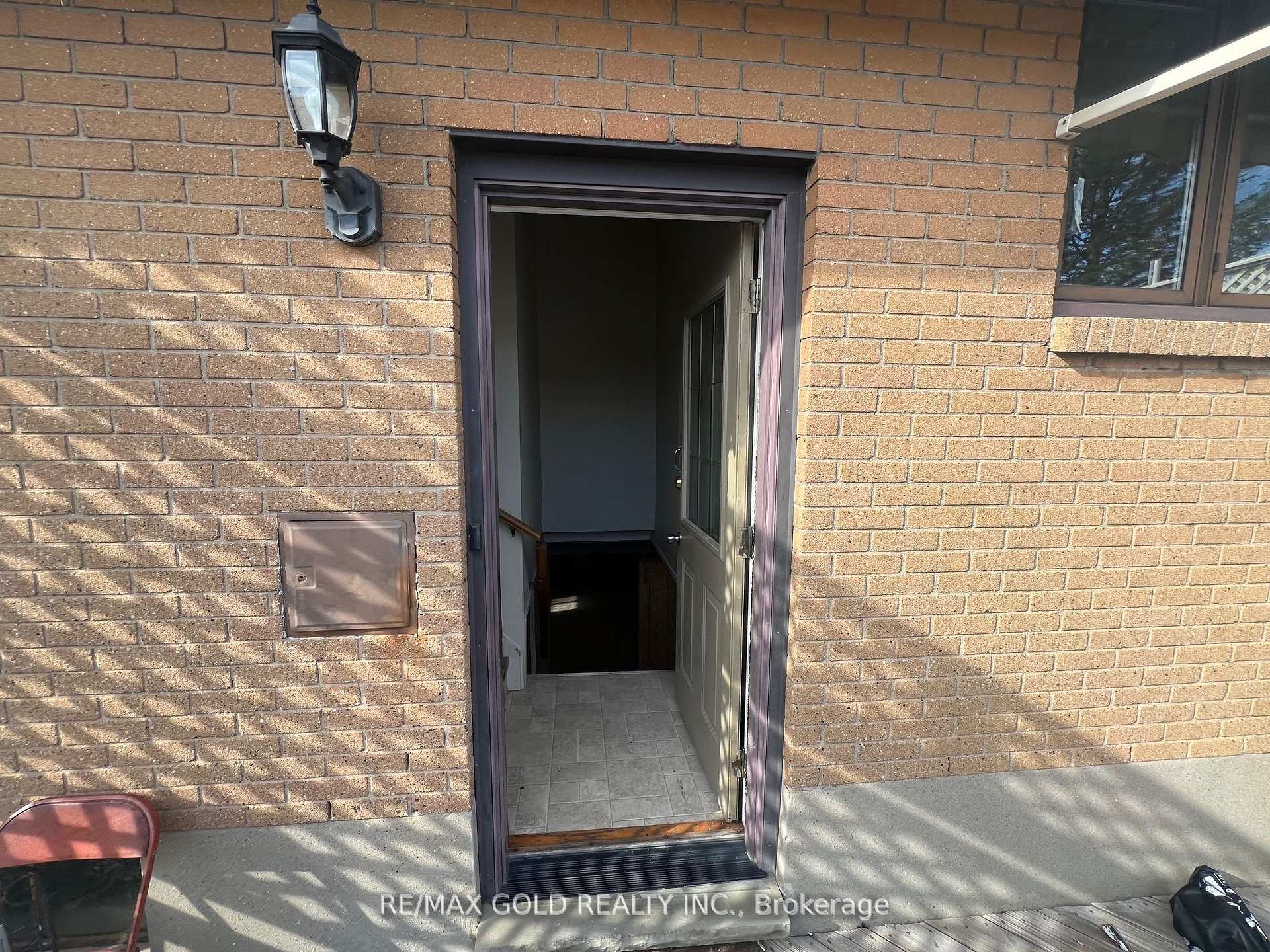 Photo 14 of 979 Wellington Street, Sarnia — HOMEH