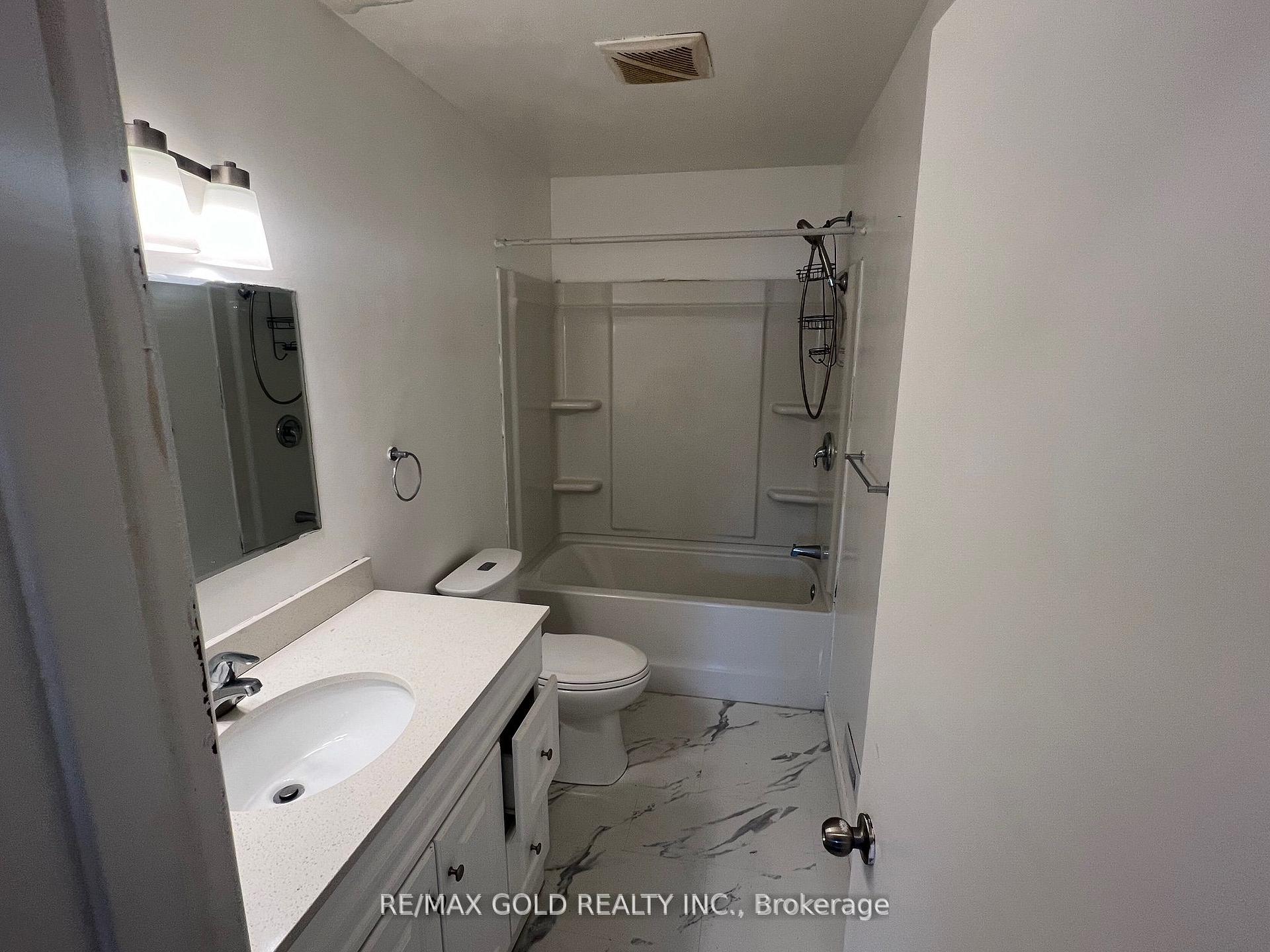 Photo 15 of 979 Wellington Street, Sarnia — HOMEH