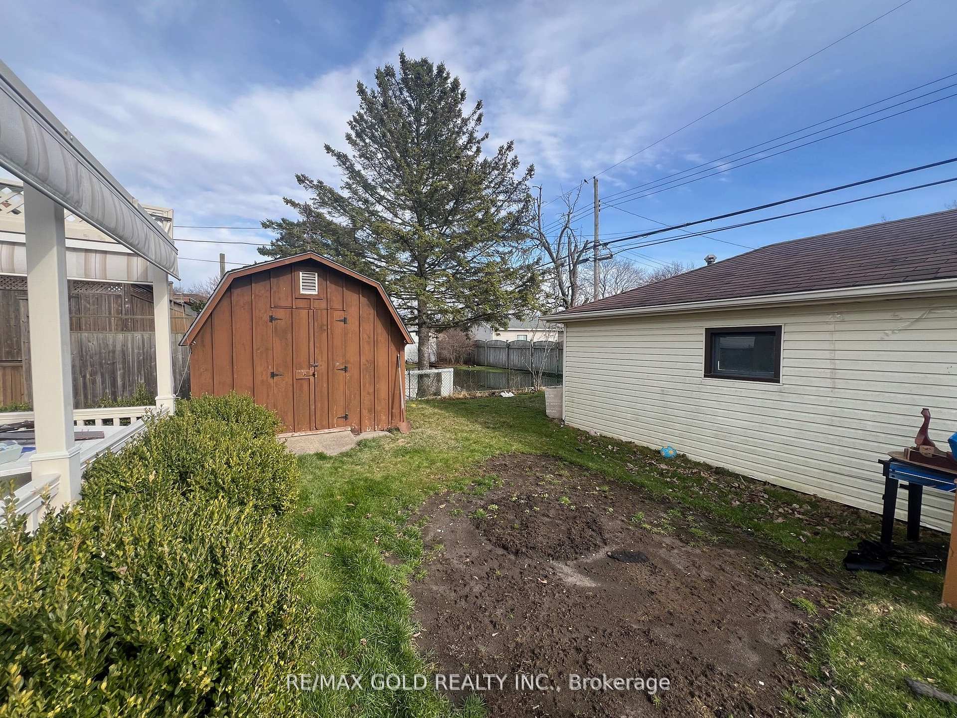 Photo 16 of 979 Wellington Street, Sarnia — HOMEH