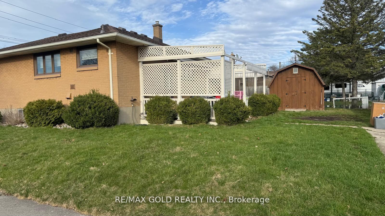 Photo 19 of 979 Wellington Street, Sarnia — HOMEH