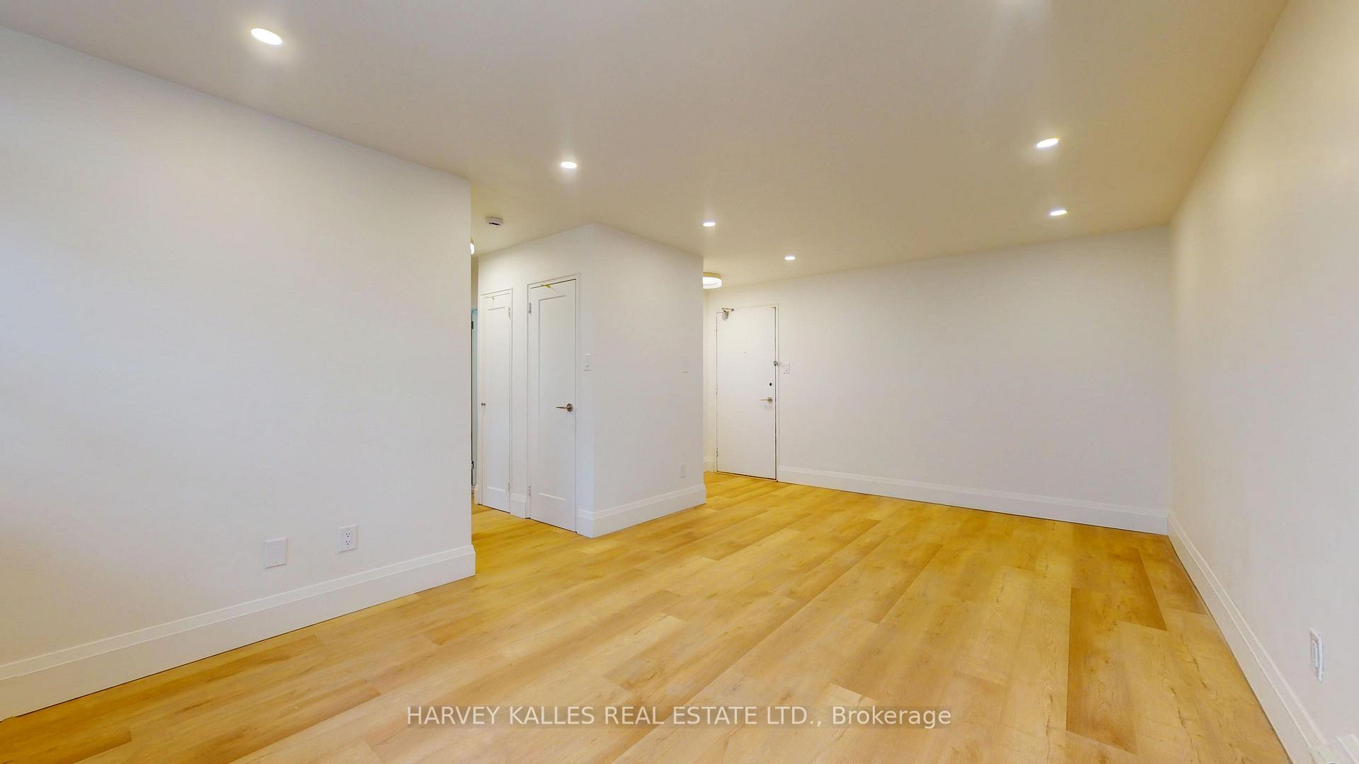 Photo 4 of Unit 14, 1 Marquette Avenue, Toronto, Englemount-Lawrence — HOMEH