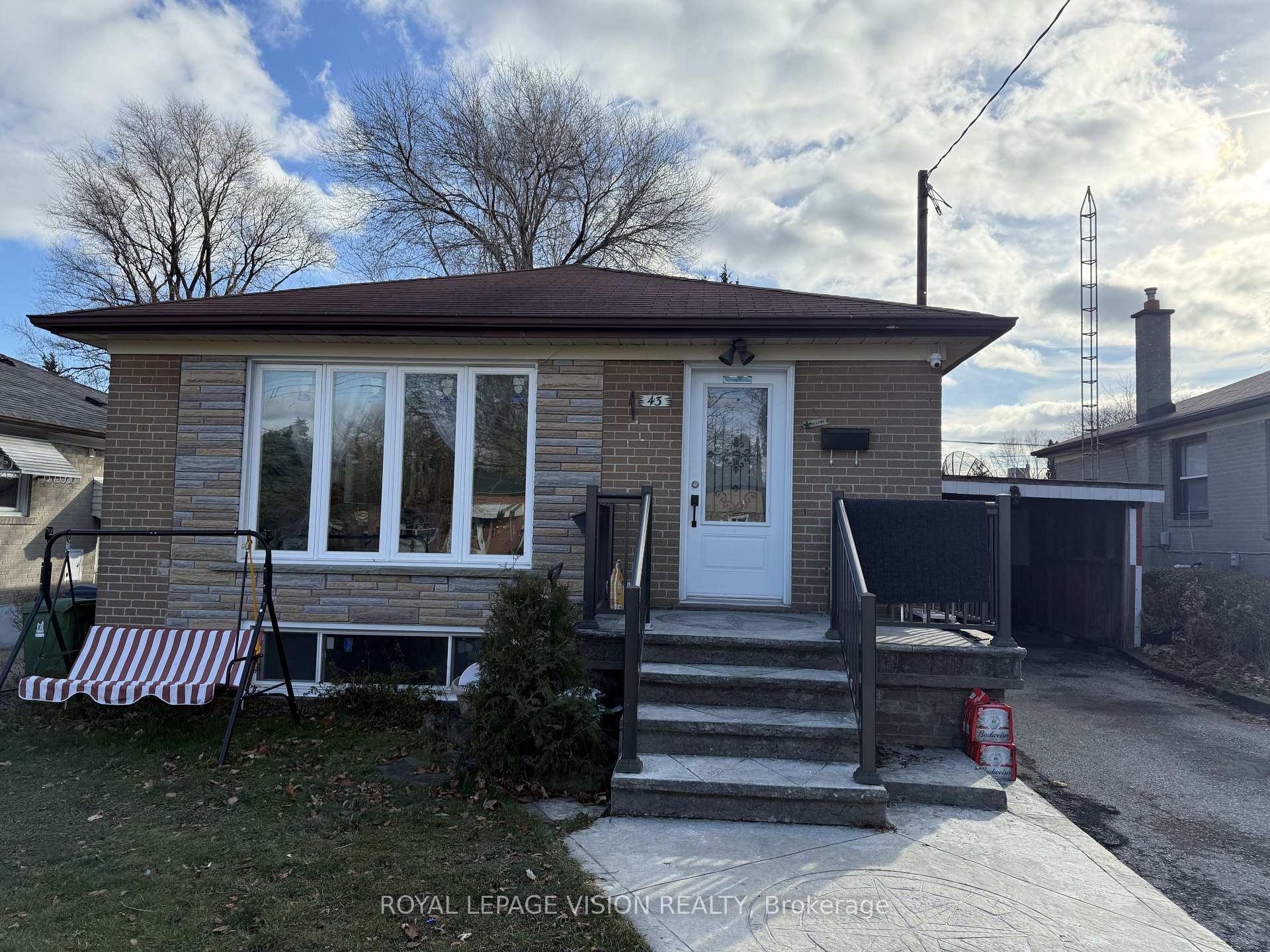 Photo 1 of 43 Par Avenue, Scarborough, Woburn — HOMEH