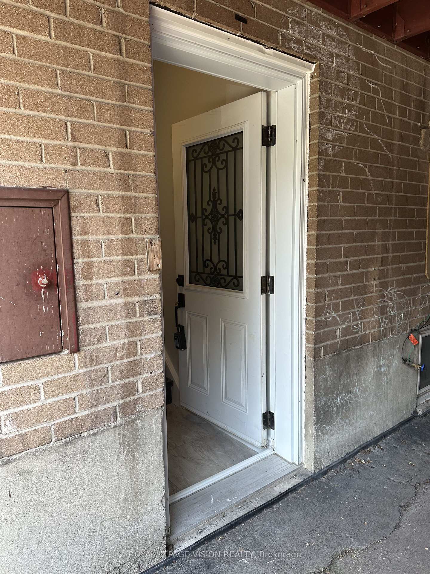 Photo 2 of 43 Par Avenue, Scarborough, Woburn — HOMEH