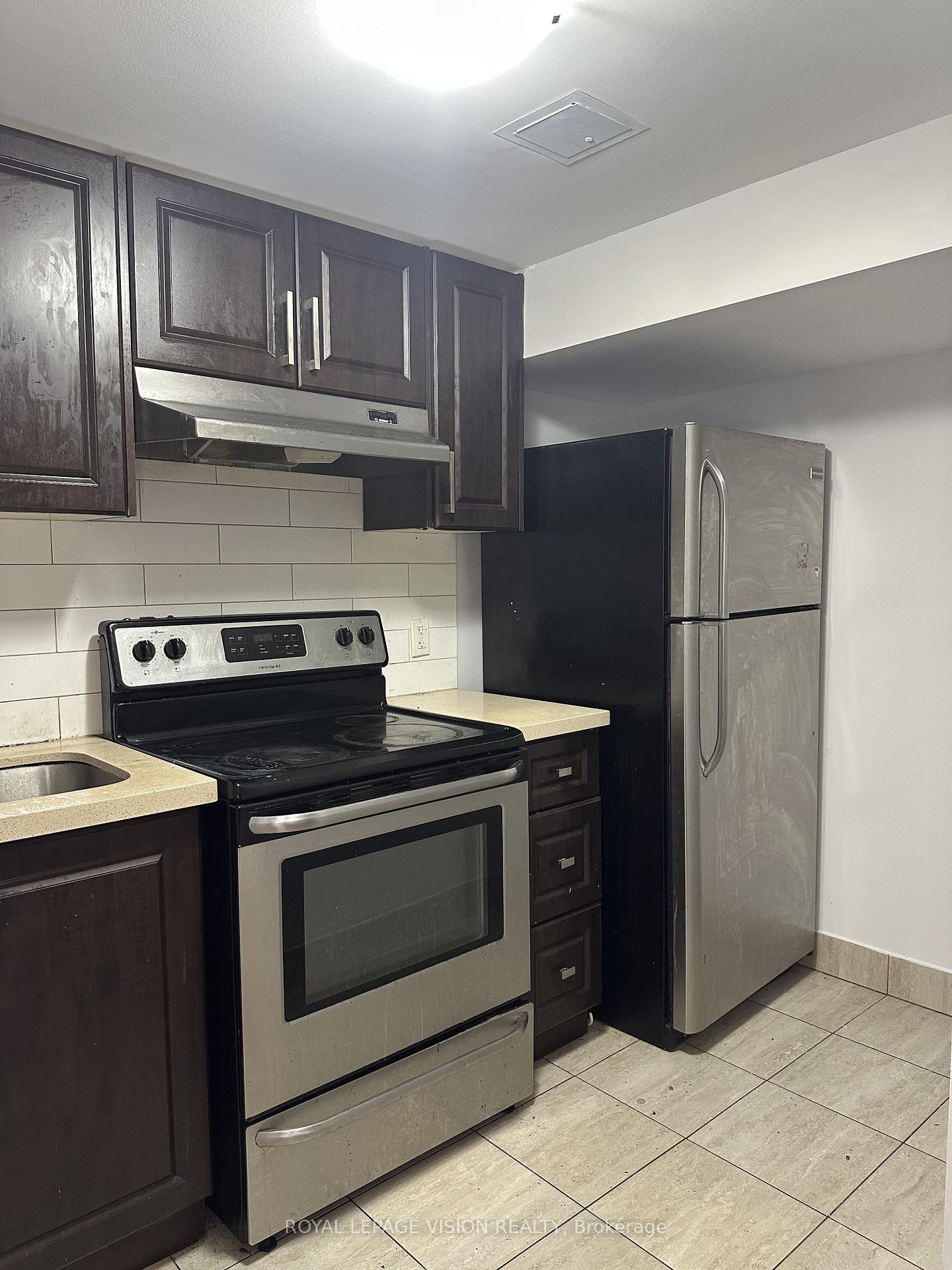 Photo 12 of 43 Par Avenue, Scarborough, Woburn — HOMEH