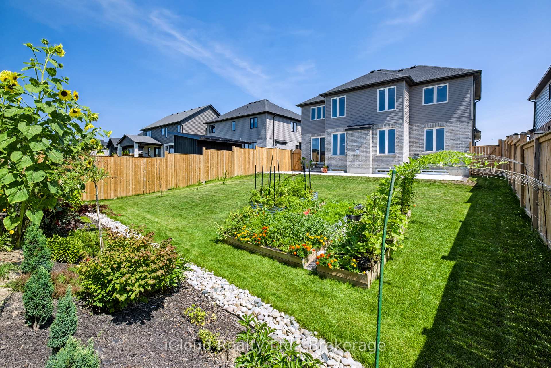 Photo 8 of 94 Beech Boulevard, Tillsonburg — HOMEH