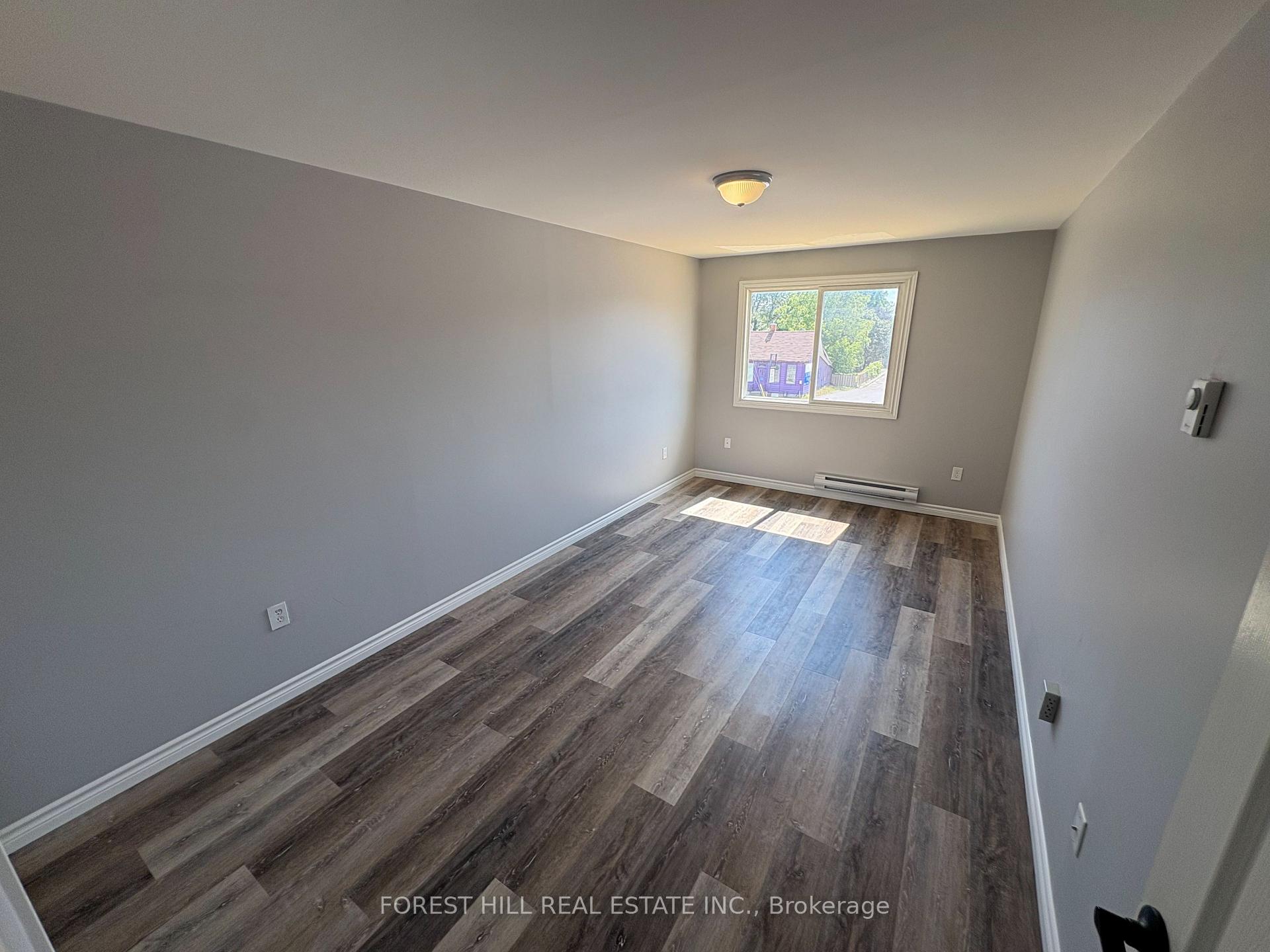 Photo 8 of Unit 5, 130 King Street E, Clarington, Bowmanville — HOMEH