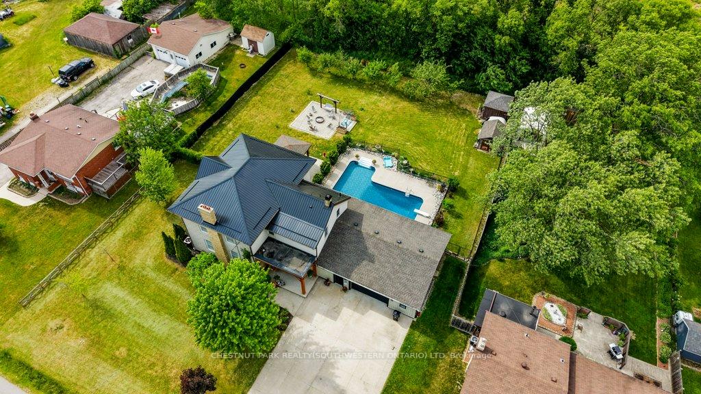 Photo 3 of 35 Schweitzer Street, Kitchener, Bridgeport — HOMEH
