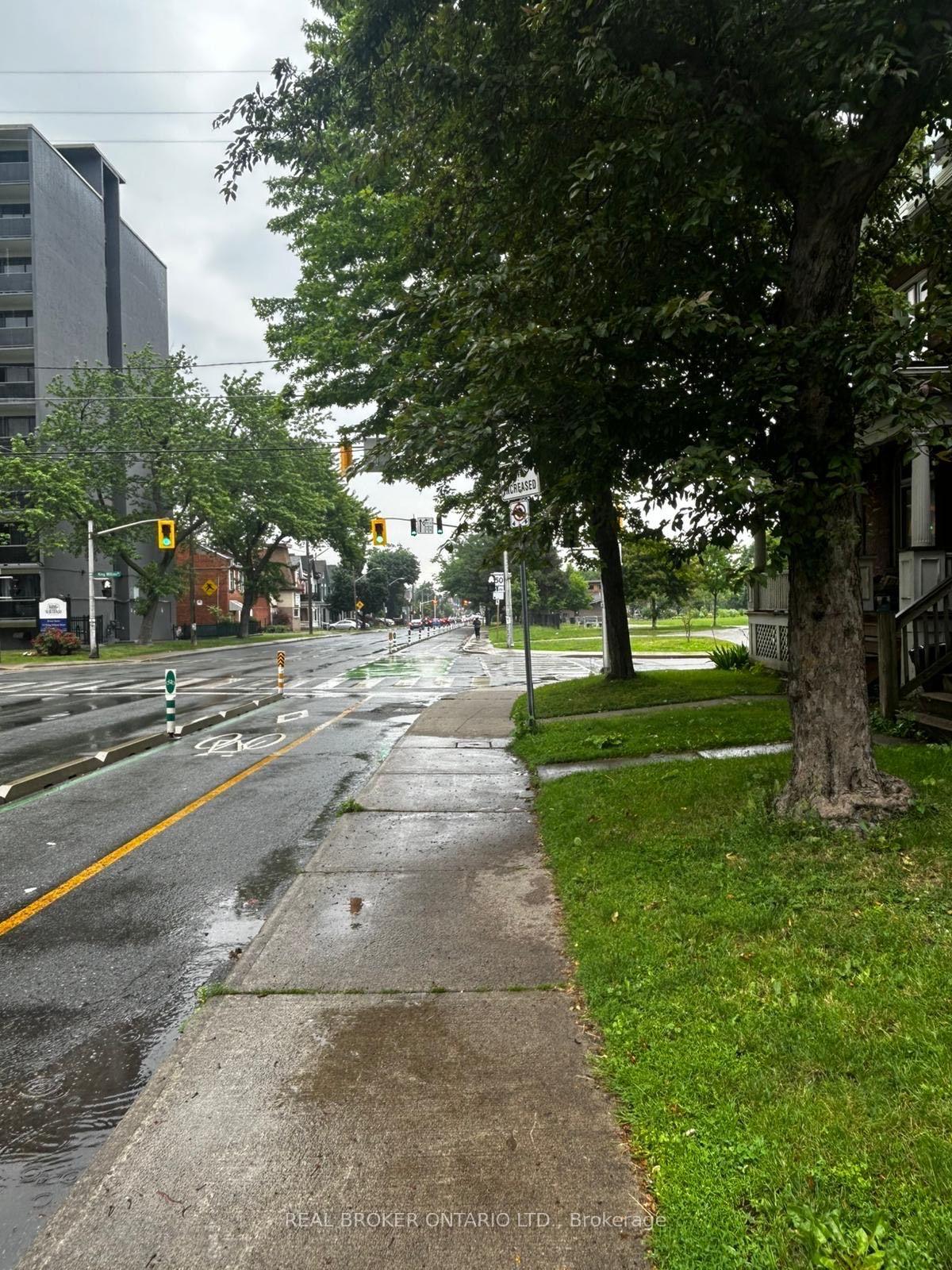 Photo 24 of 30 Victoria Avenue N, Hamilton, Beasley — HOMEH
