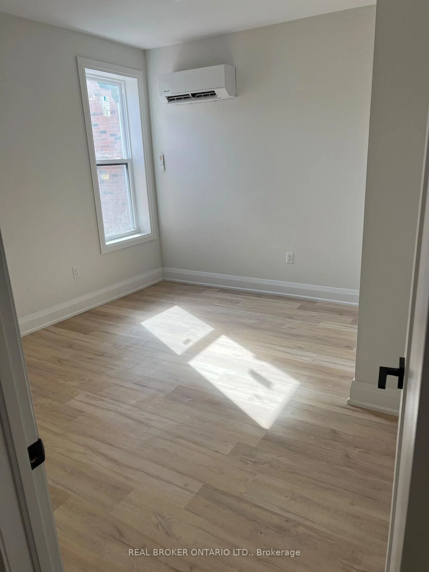 Photo 7 of 30 Victoria Avenue N, Hamilton, Beasley — HOMEH