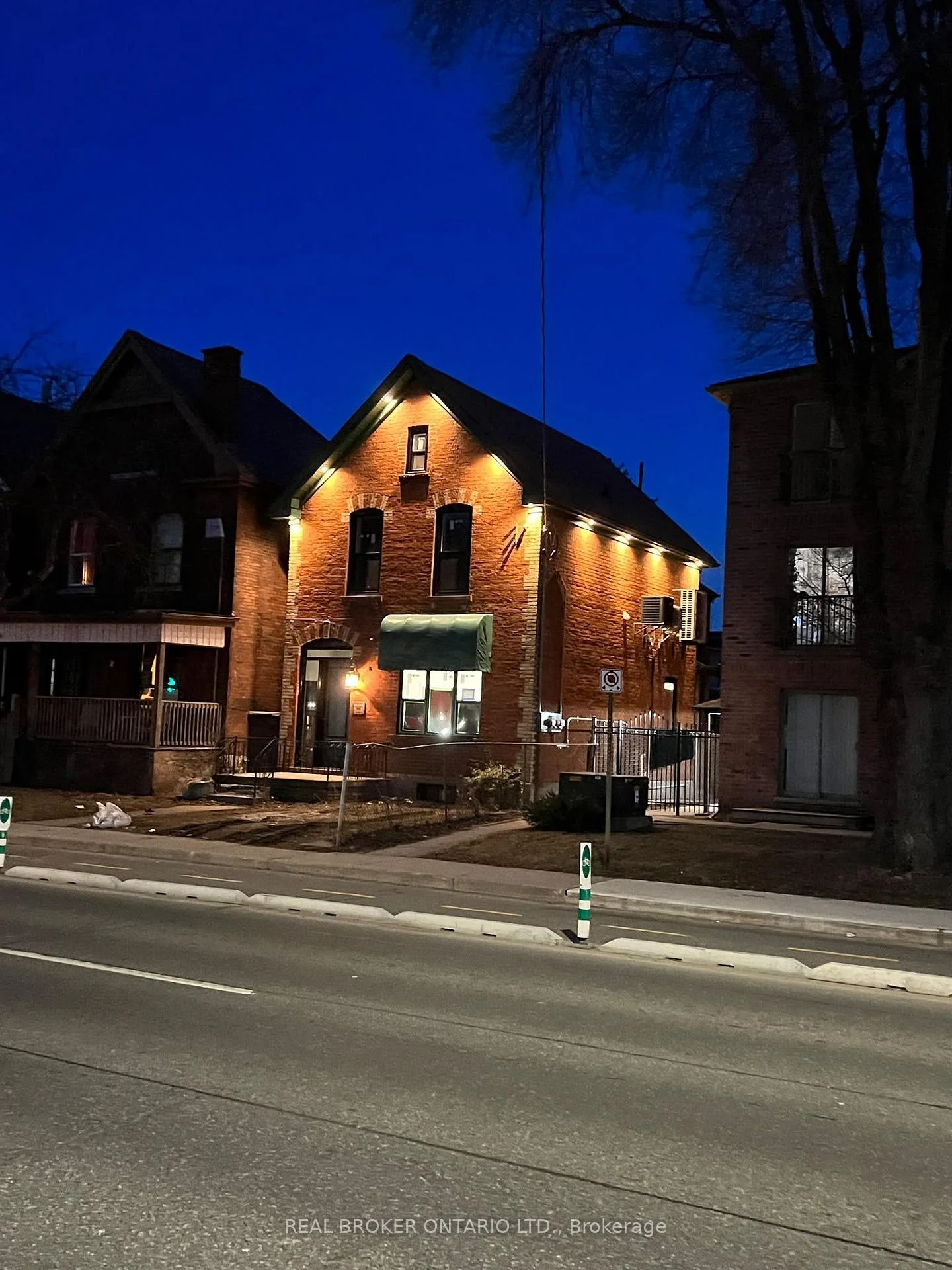 Photo 13 of 30 Victoria Avenue N, Hamilton, Beasley — HOMEH