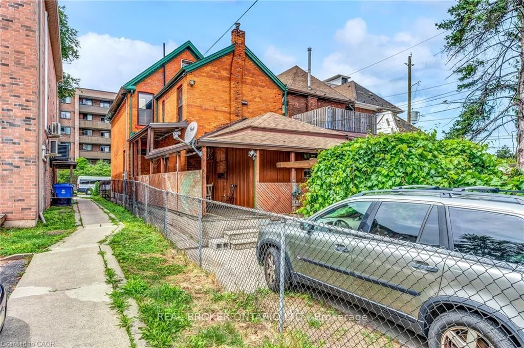 Photo 21 of 30 Victoria Avenue N, Hamilton, Beasley — HOMEH