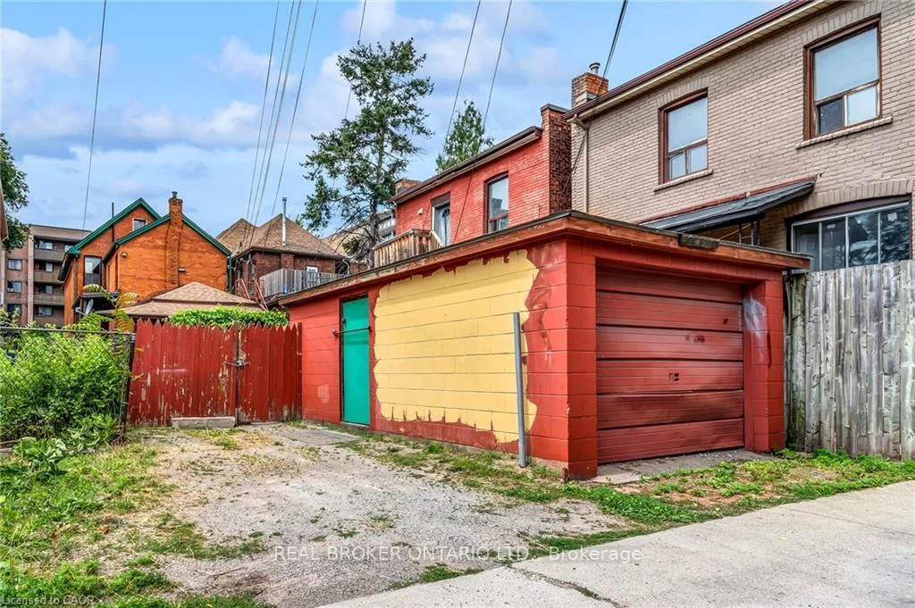 Photo 23 of 30 Victoria Avenue N, Hamilton, Beasley — HOMEH