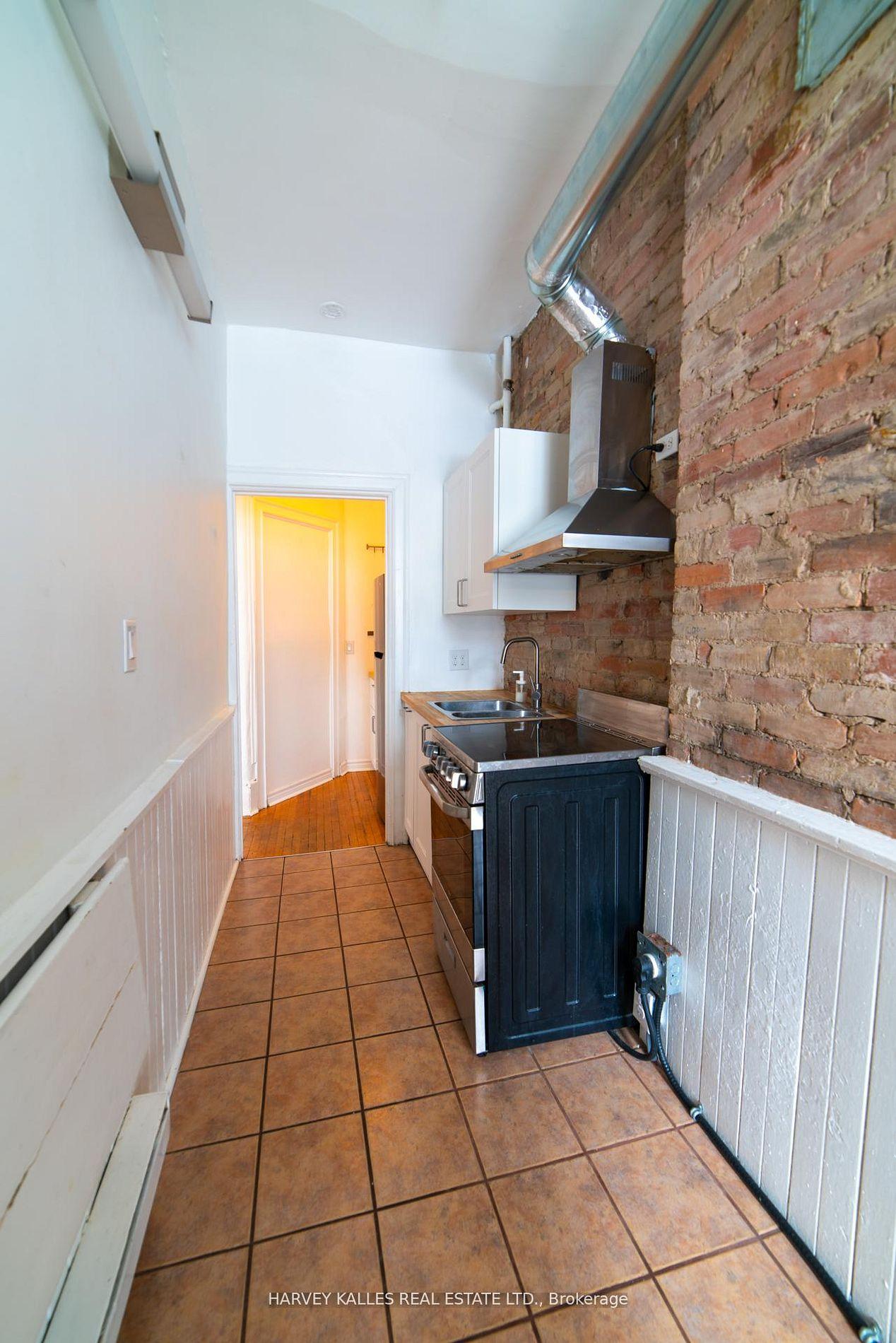 Photo 4 of Unit 100, 678 Huron Street, Toronto, The Annex — HOMEH