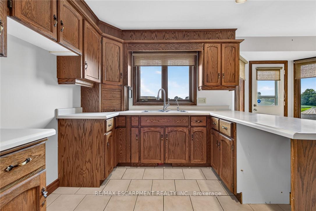 Photo 15 of 7011 Dickenson Road E, Hamilton, Mount Hope — HOMEH
