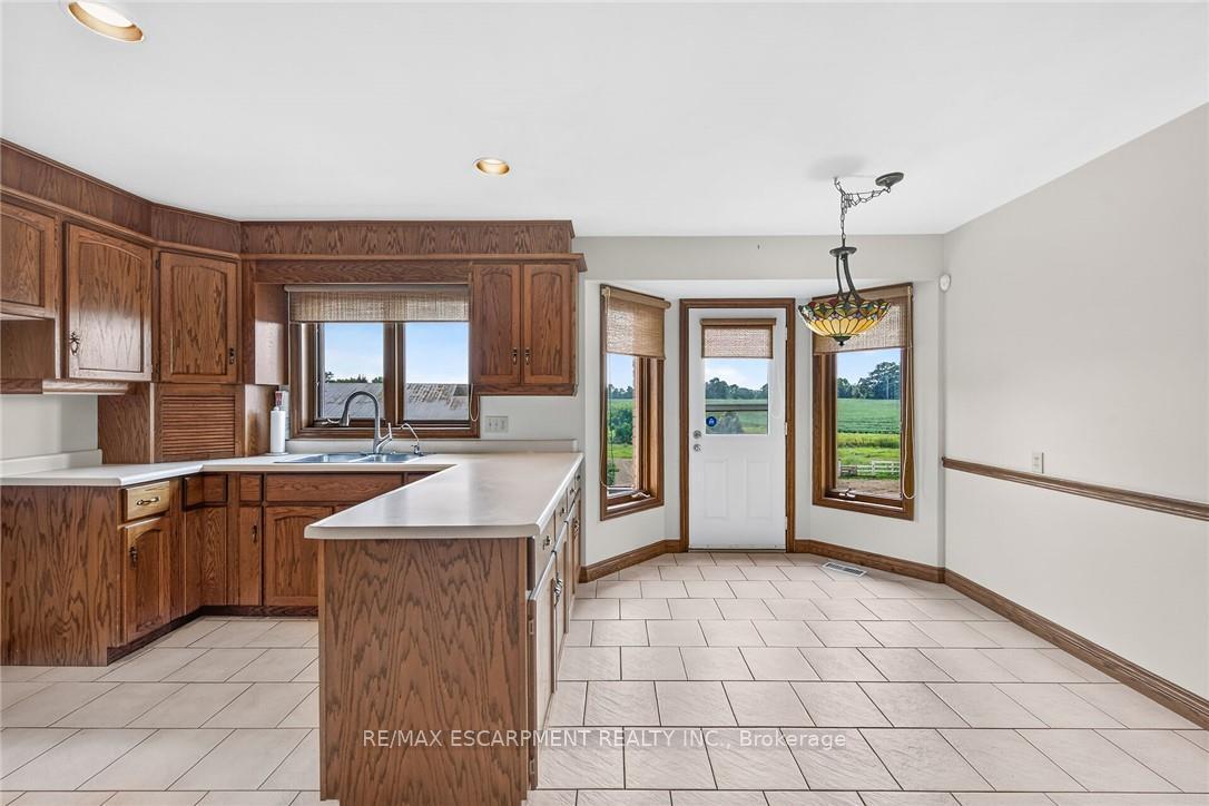 Photo 17 of 7011 Dickenson Road E, Hamilton, Mount Hope — HOMEH